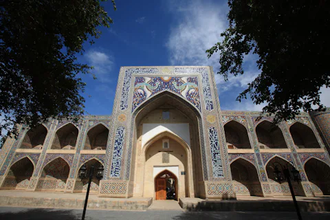 ナディール・ディヴァンベギ・メドレセ