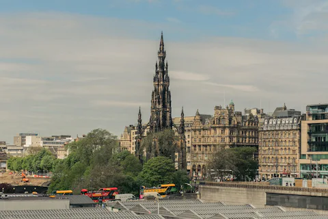 スコット記念塔