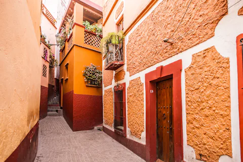 口付けの小道(Callejon del Beso)