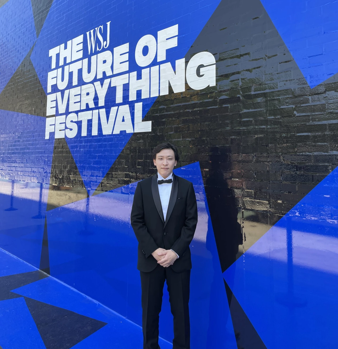 The Future of Everythingの会場に立つ株式会社dev代表の浅田佑介