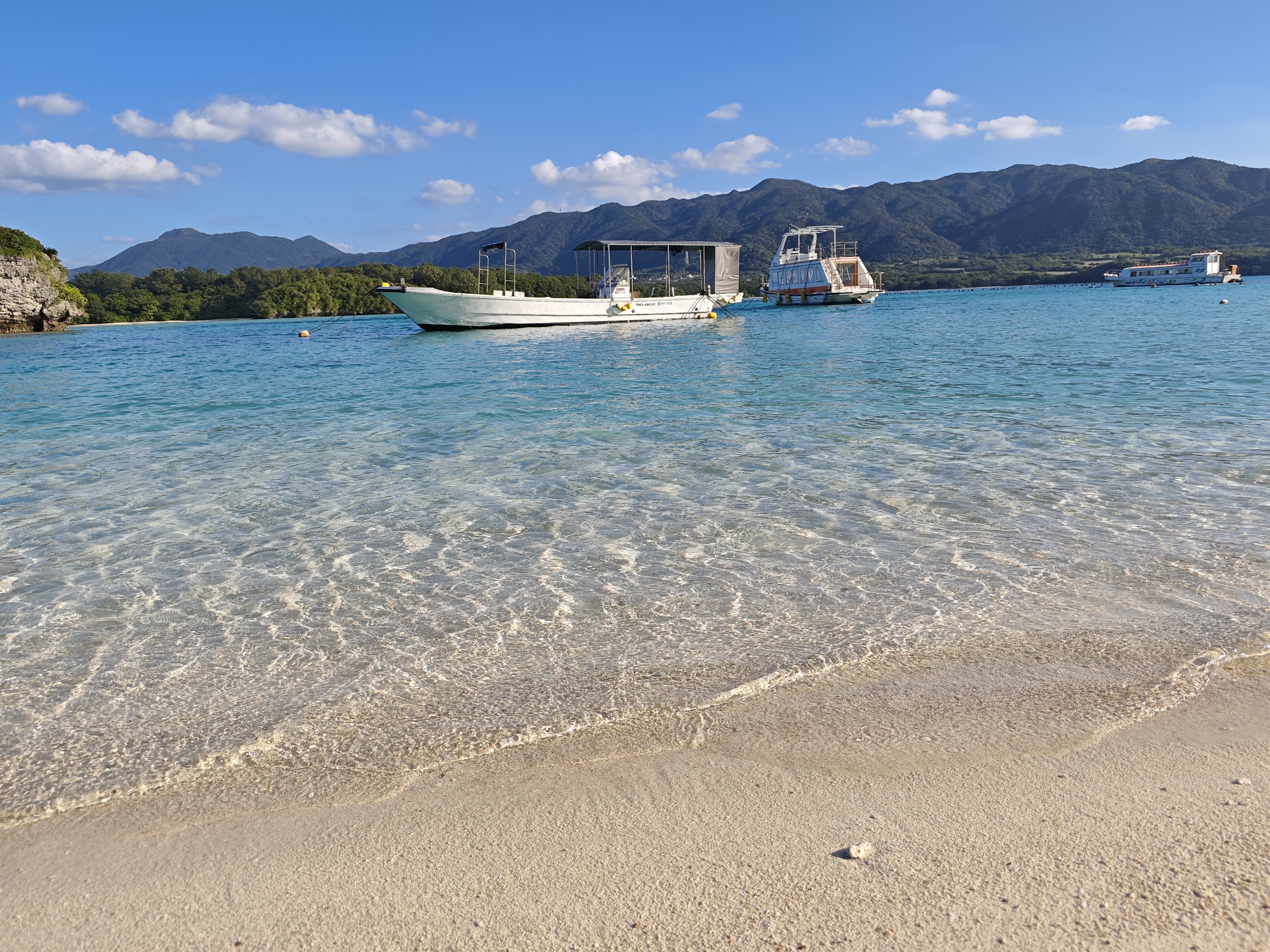 グラスボートも多い人気の海だけあって水も透明度高いです！