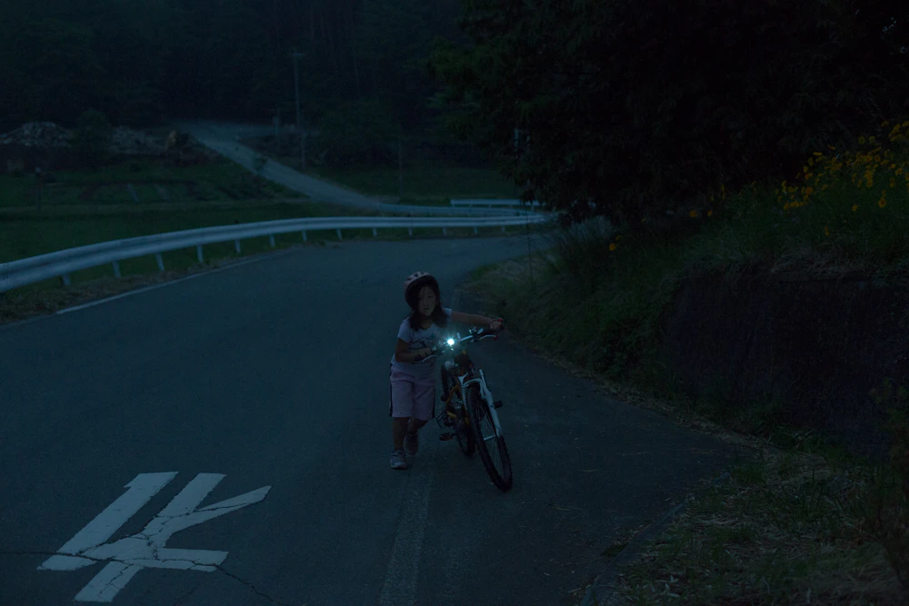 近所の森へ冒険に。