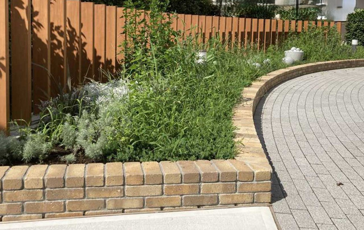 【完全版】松本市で外構工事を成功させる「信州仕様」の鉄則｜カーポートから雑草対策までプロが徹底解説