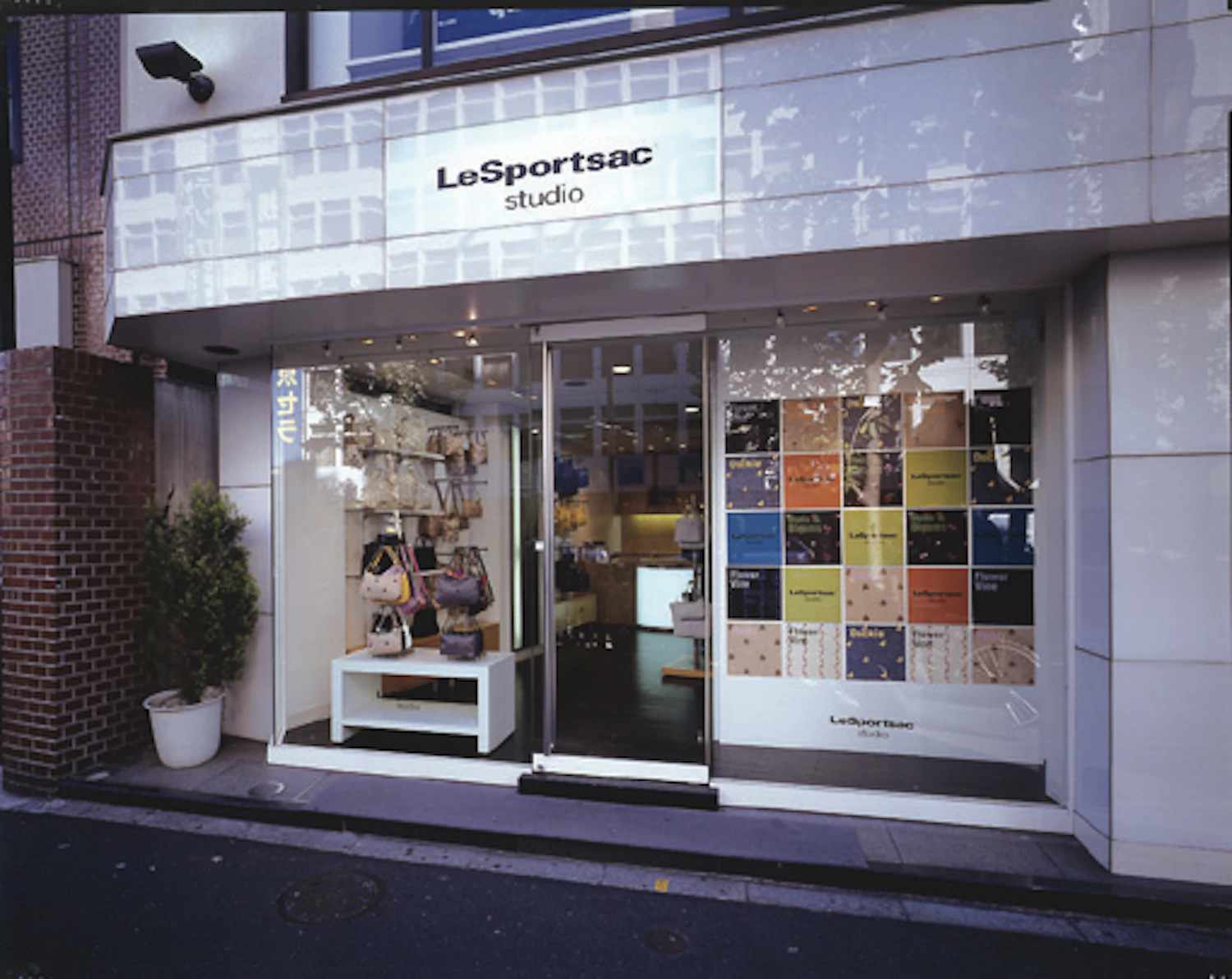 The first directly operated store in Japan, opened in 1991