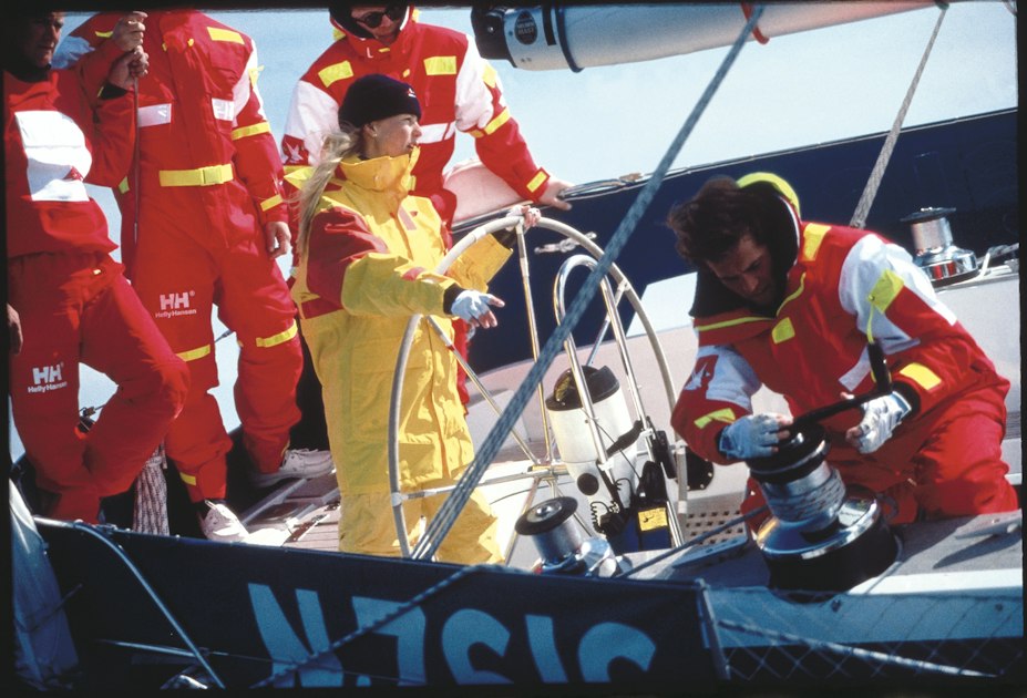 HELLY HANSEN（ヘリーハンセン）」の 定番「セーリングジャケット」が 