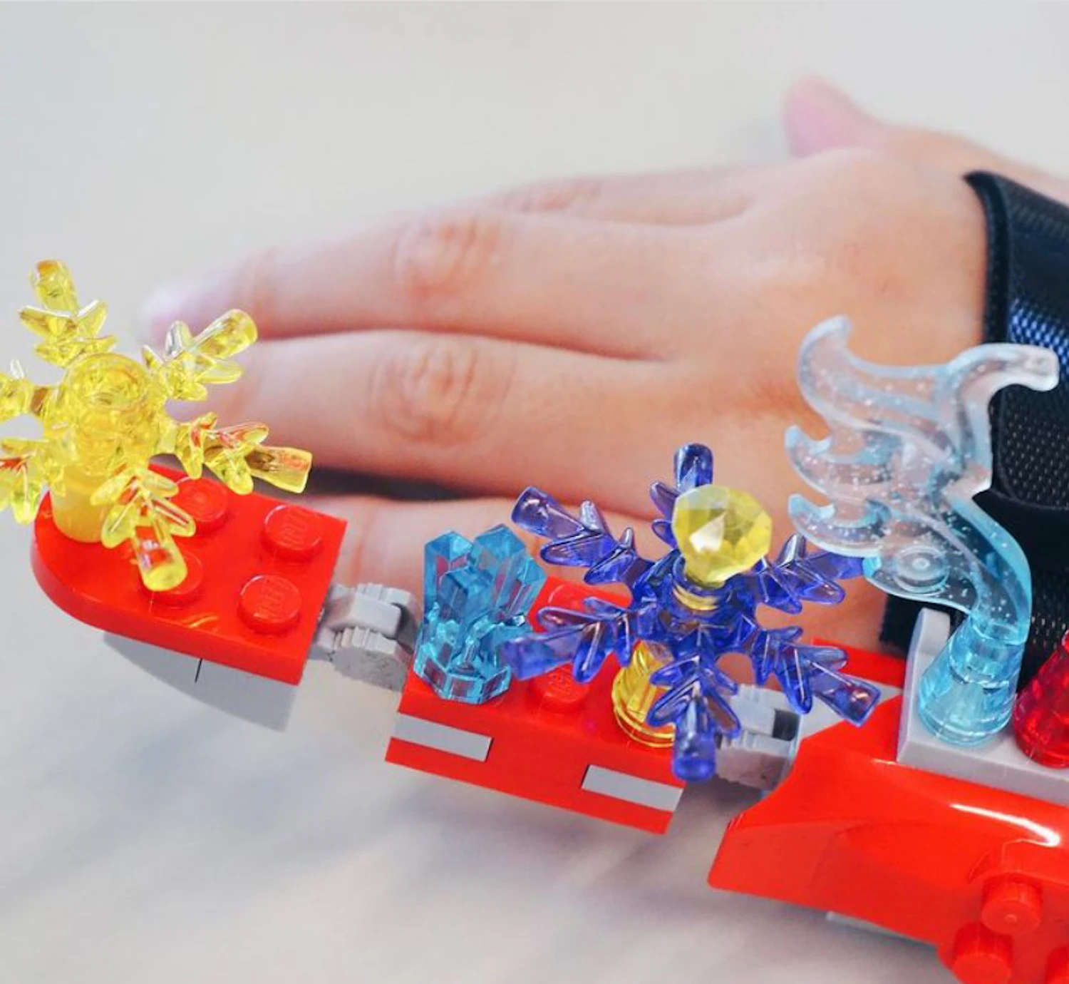 2022年に日本科学未来館で開催されたワークショップ「LEGO®でつくる6本目の指―身体の自在化を体験してみよう！」より