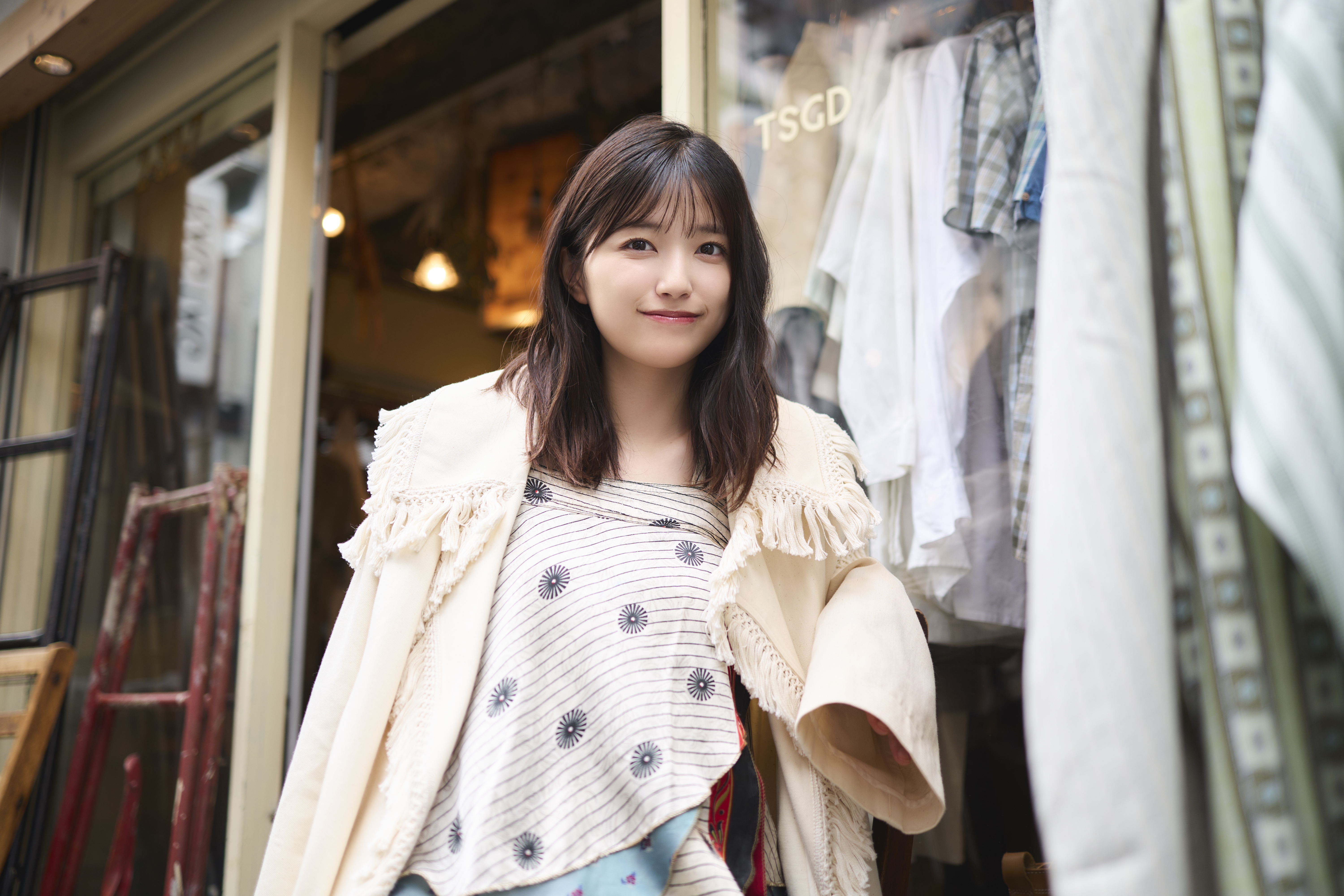 乃木坂46 五百城茉央がテーマ別「古着コーデ」に挑戦！ | fashion tech