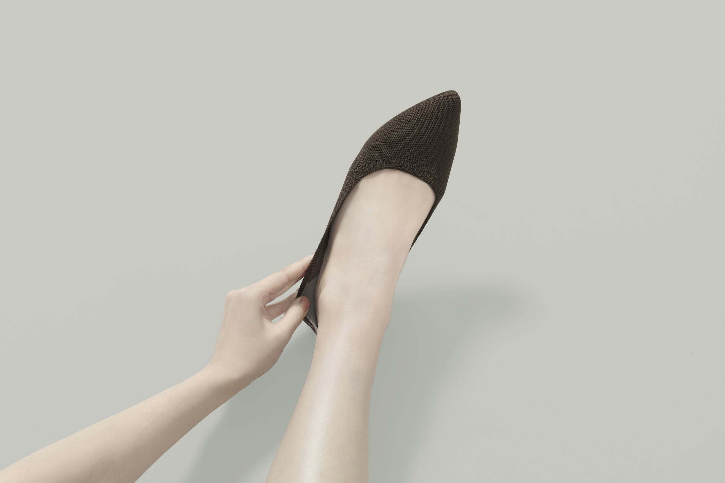 ニット素材が足に柔らかくフィットする