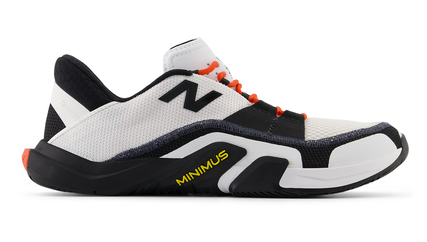 The sole wraps around the sides, and the sticky rubber provides grip for various movements. NB Minimus Training. Price: 14,850 yen (tax included)