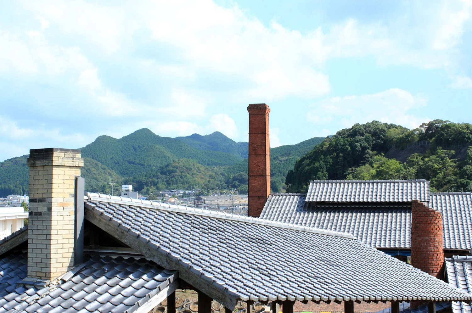 伝統、量産、そして未来へ：波佐見焼をかたちづくる技術の深層