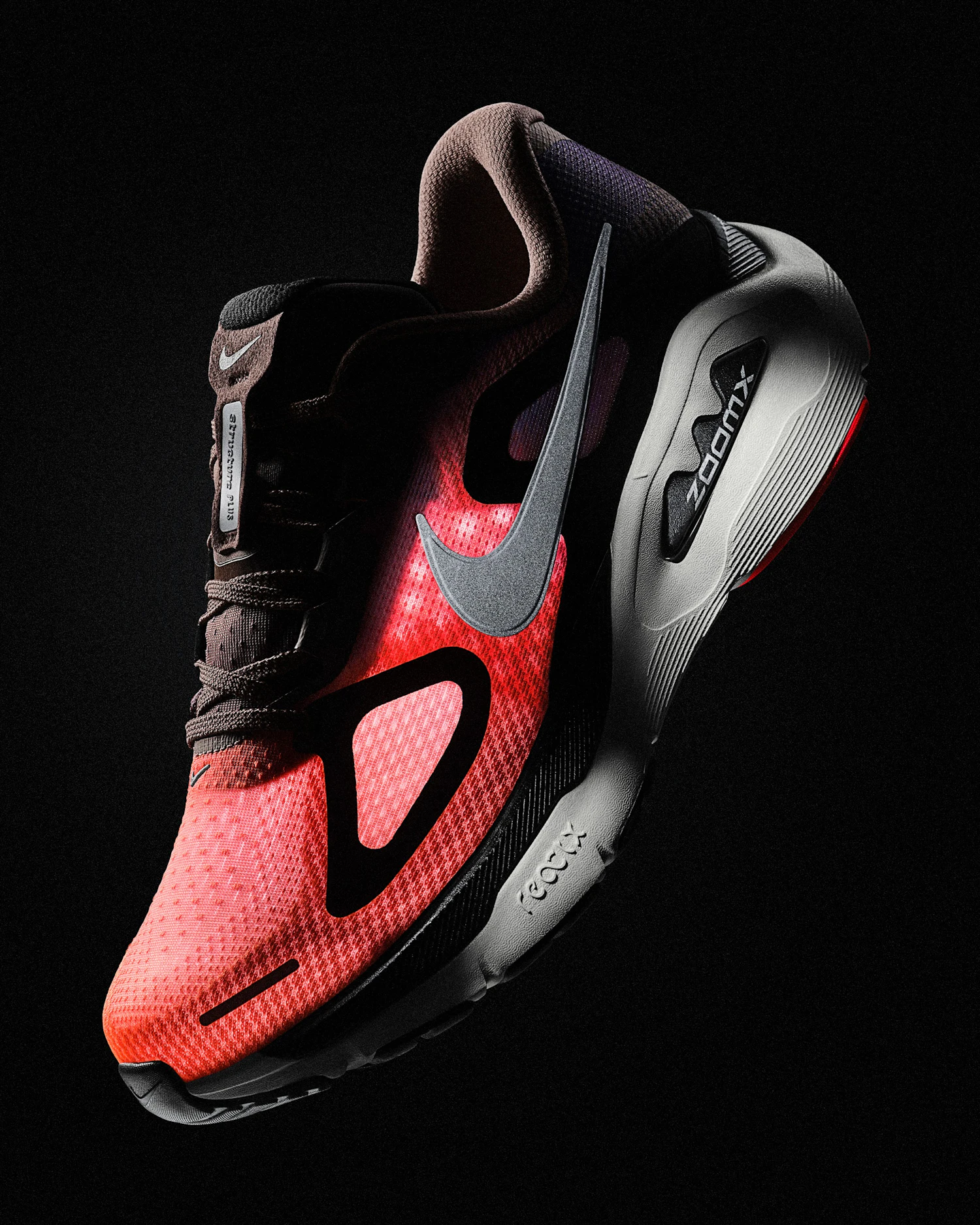 The "Nike Structure Plus," 22,000 JPY (tax included). Available from February 5 on NIKE.COM and at select Nike retailers.