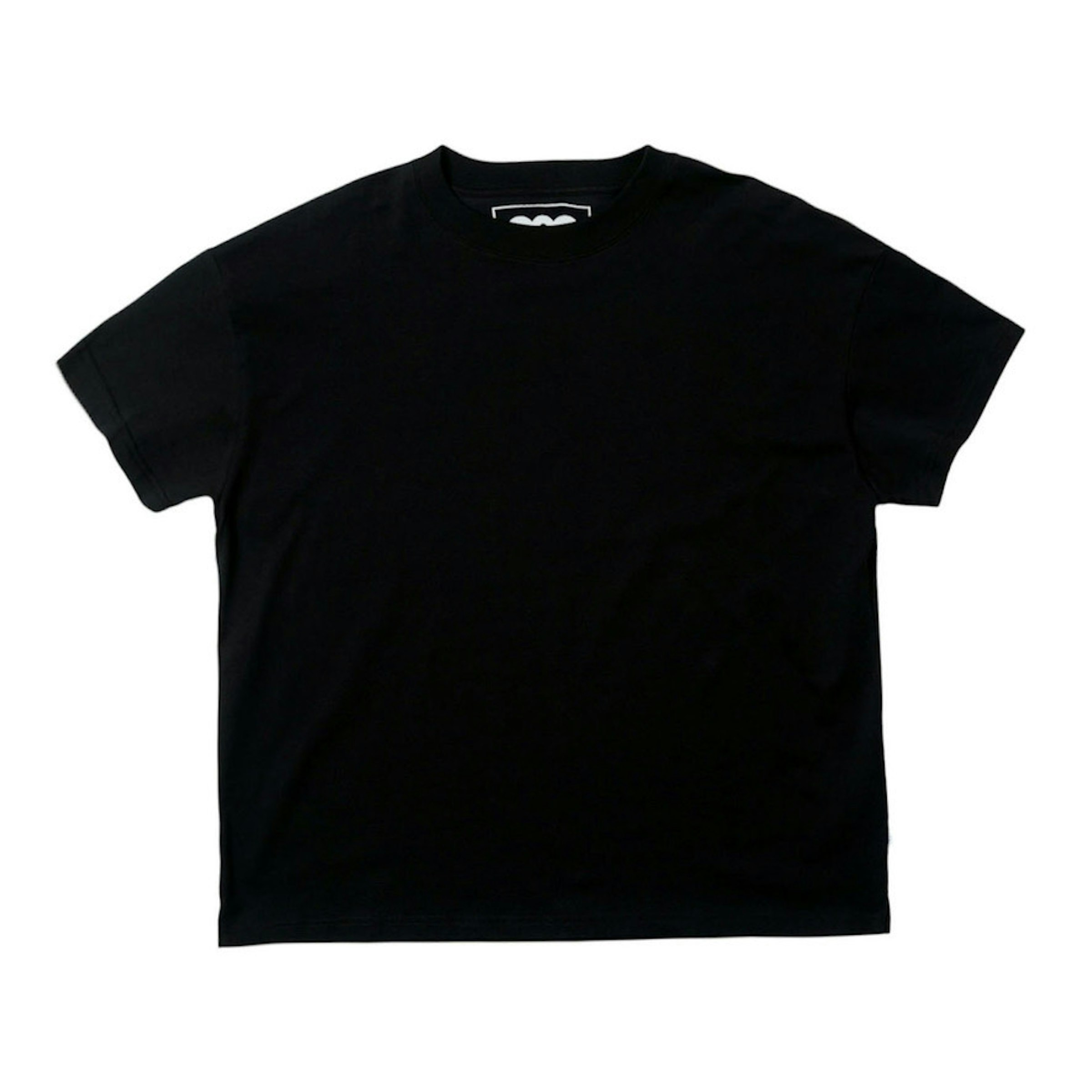 機能性を高めても、スポーツライクにならない素材感