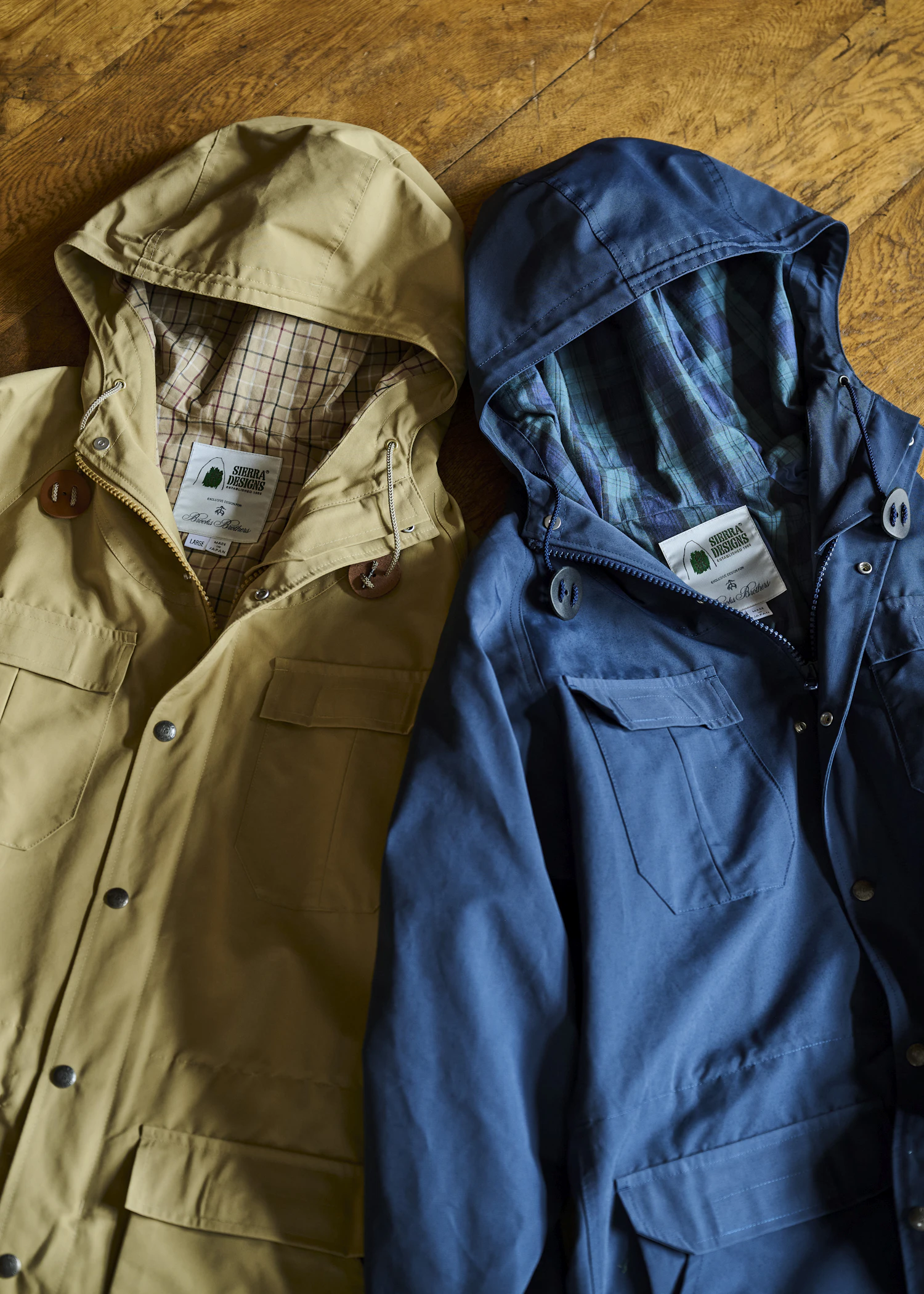 ブルックス ブラザーズ × シエラデザインズ コットン／ナイロン オリジナル マウンテンパーカー」 各75,900円（税込）