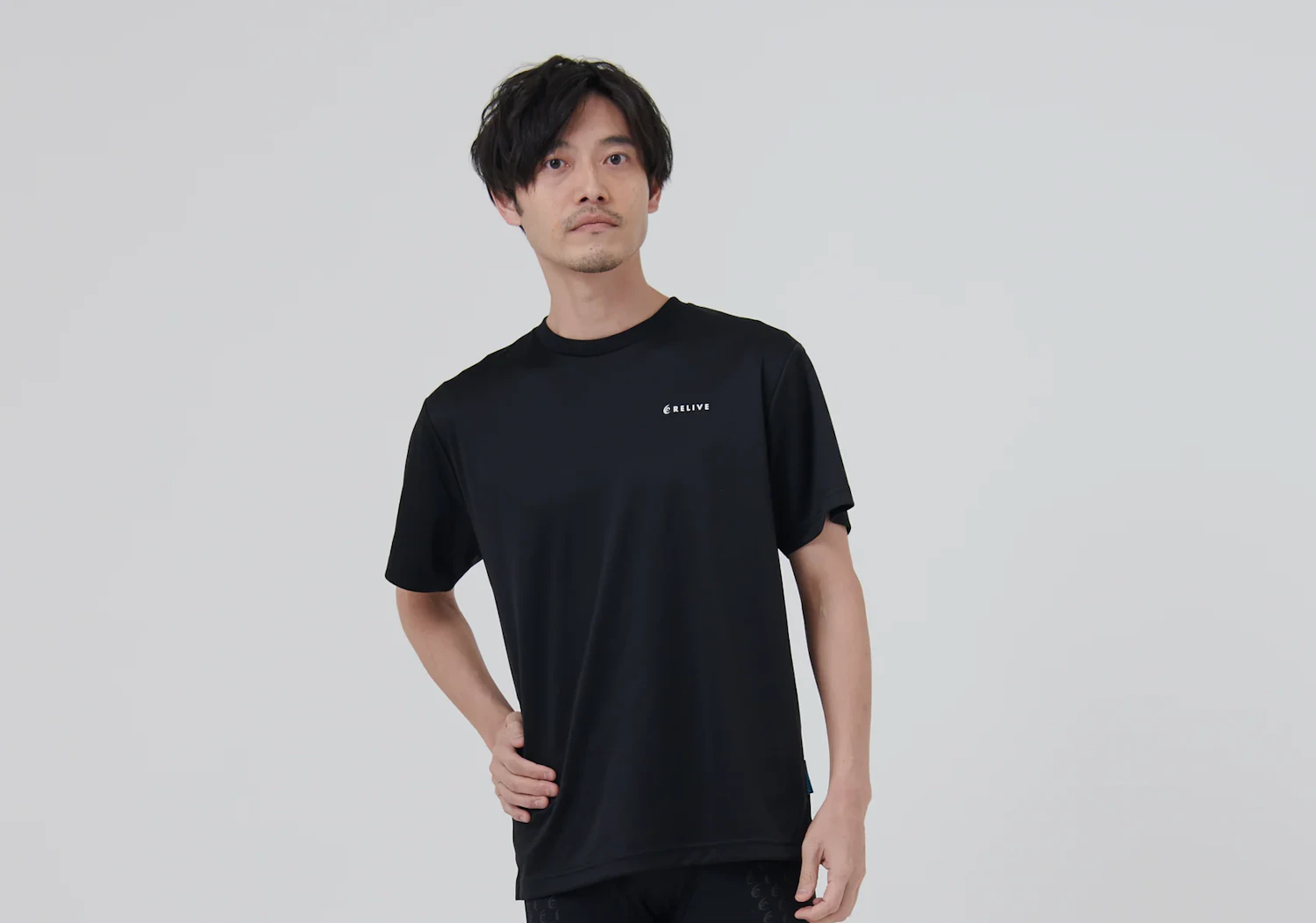 RELIVE ALPHA 着る医療機器 リライブα Mサイズ　白シャツ　男女兼用 取扱商材 - リライブシャツα＜男女兼用＞ | 日研ホールディングス[公式]