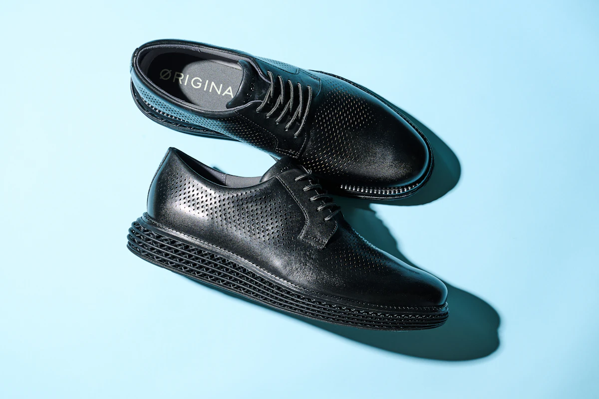 スーツスタイルで差をつけるのは 「COLE HAAN（コールハーン）」の 