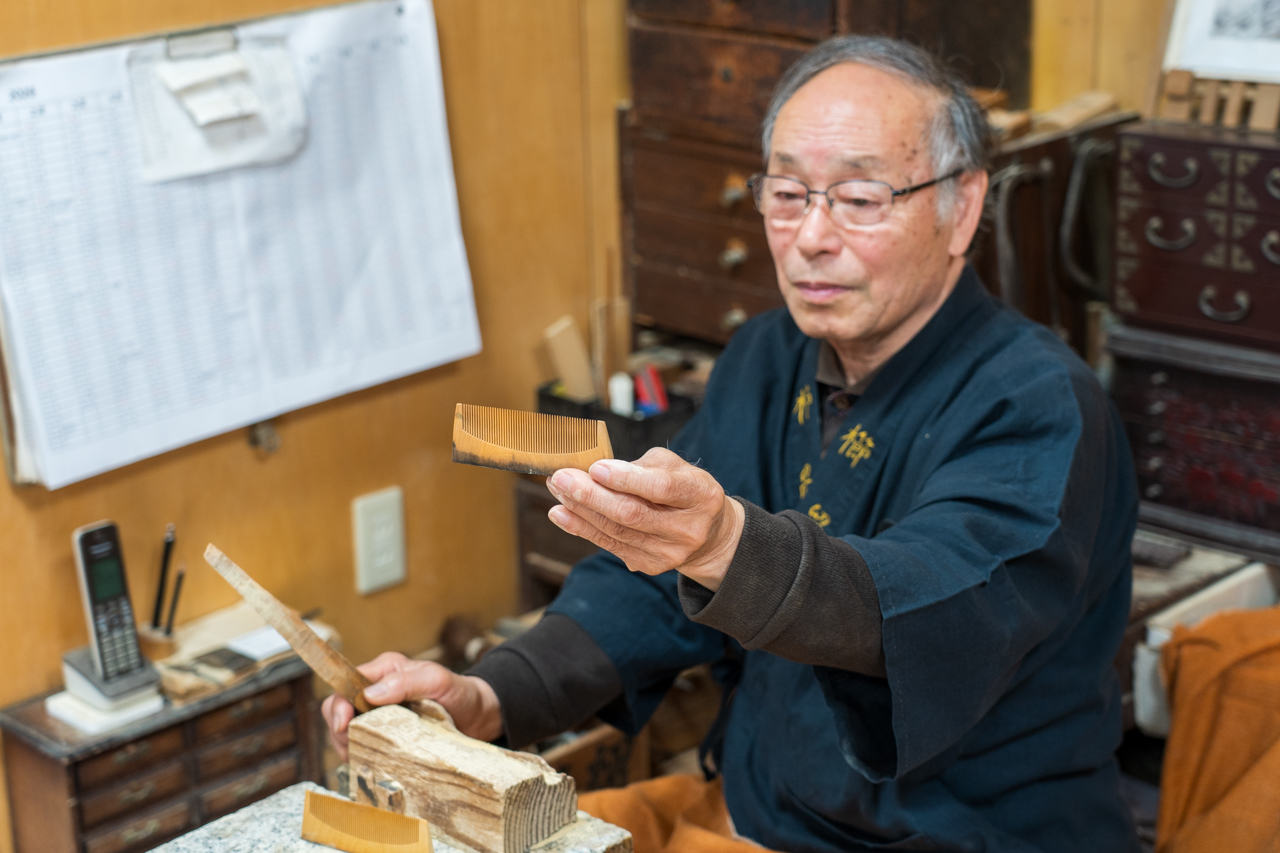 日本の伝統の髪型を支える櫛留商店、つげ櫛の歯に込められた職人の魔力