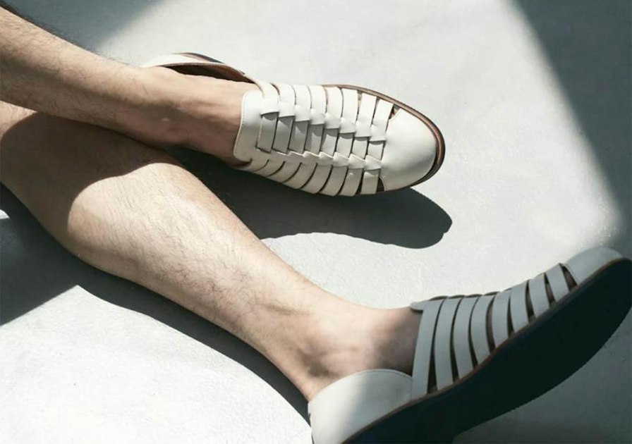 ローファーから履き替える、「EARLE」夏のレザーサンダル | fashion