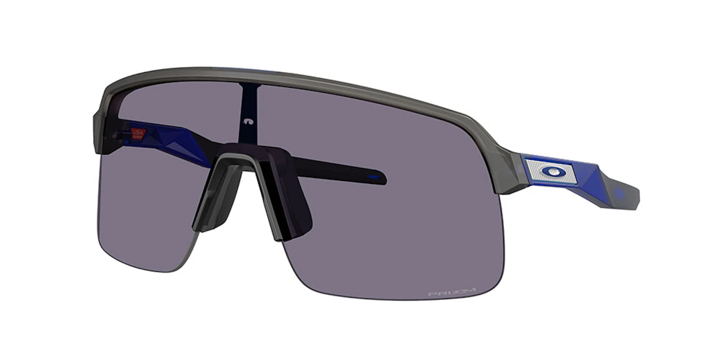 Oakley®（オークリー）」にしか出せない、1990年代から2000年代の 