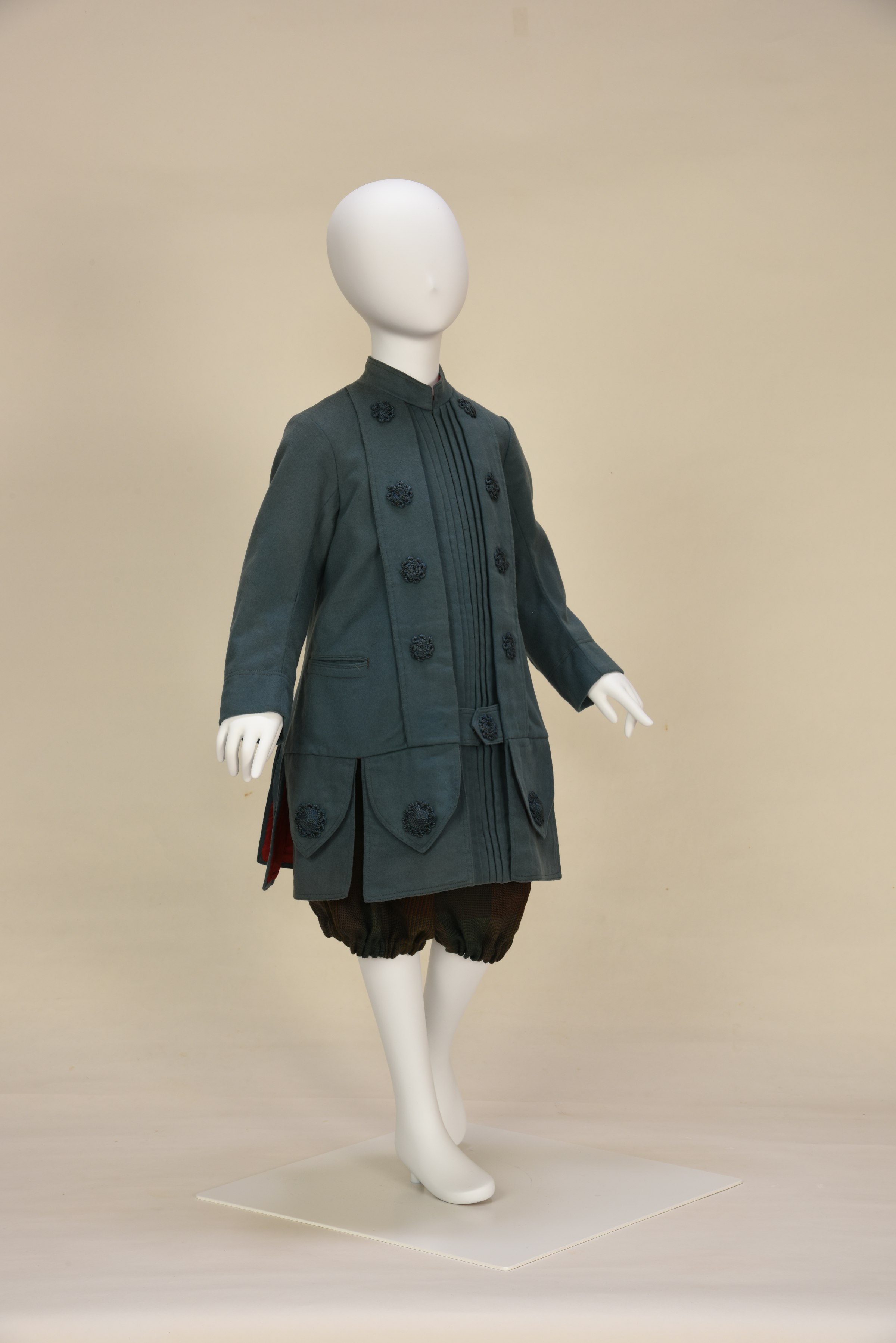 画像: ルーヴル百貨店で販売された男児用の上着、1880年代後期、島根県立石見美術館所蔵・撮影