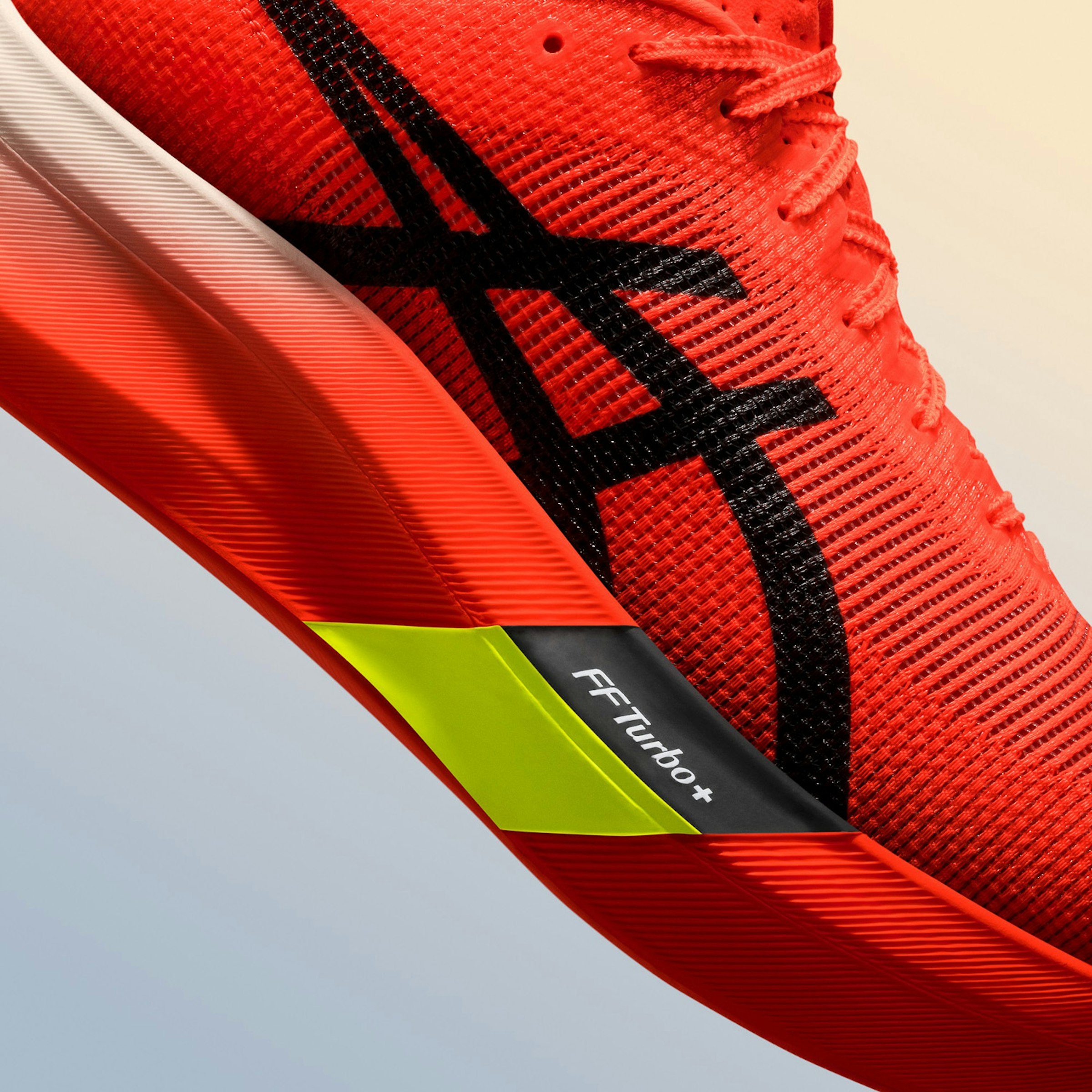 The new material, FF TURBO PLUS, is adopted for the midsole.