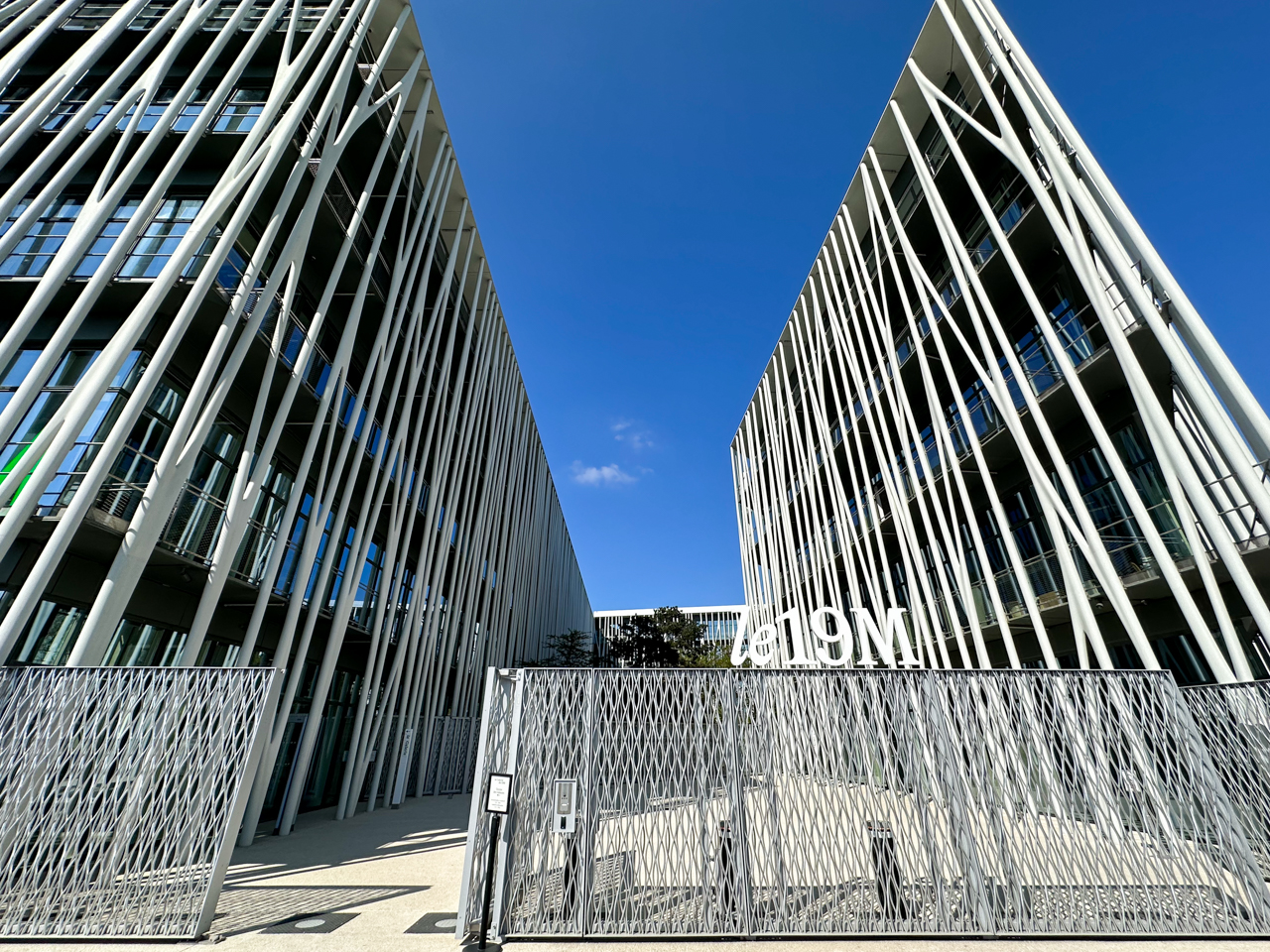 シャネルを支える11工房が集まった「Le 19M」、急速に変化するパリ北東