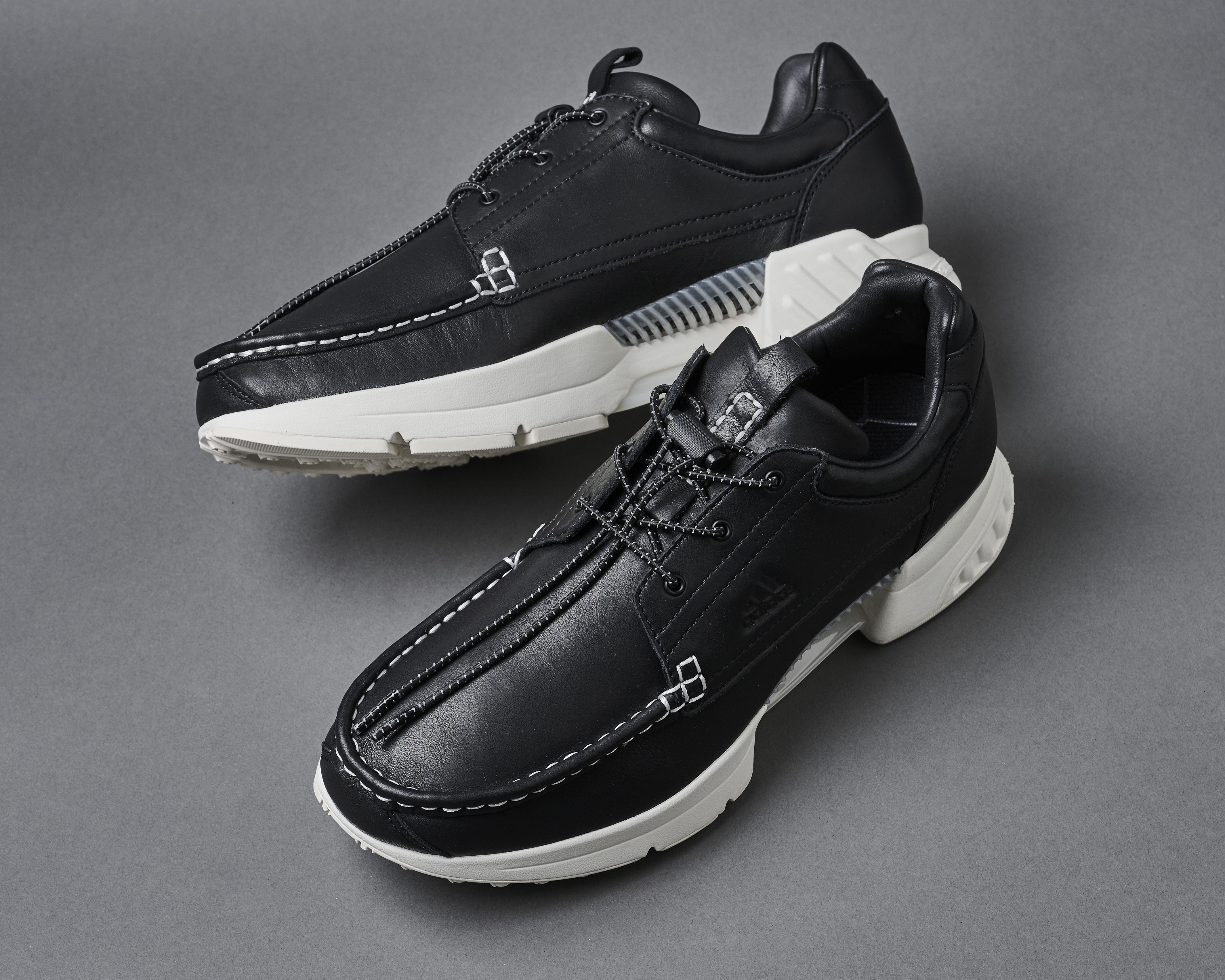 通気性抜群な洗練されたボートモカシン 「adidas Originals