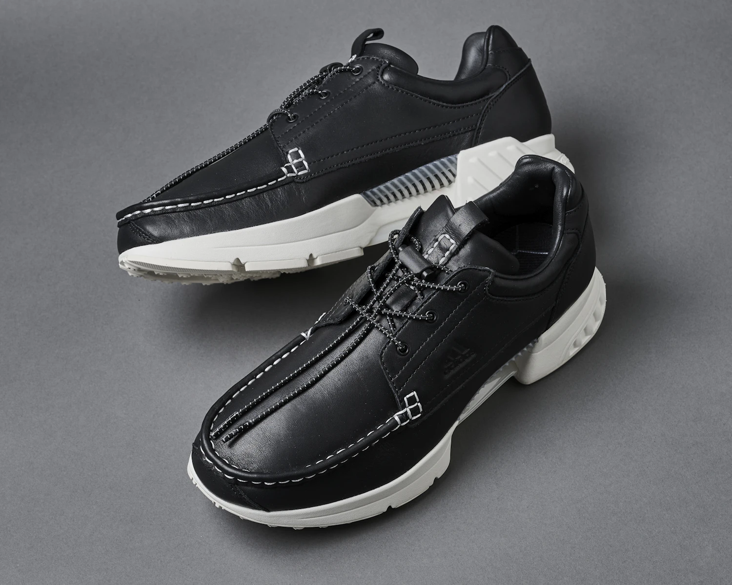 独自のテクノロジーの「CLIMACOOL」でシューズ内の換気を促すというコンセプトを継承しながら、クラシックなボートモカシンのアッパーデザインを融合させたハイブリッドモデルを再構築した「クライマクール ボート ミタ」20,900円（税込）