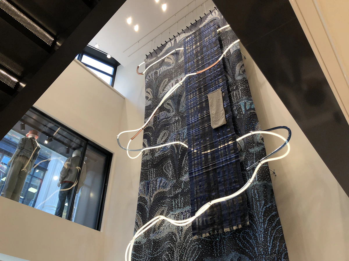 『UNIQLO RIVOLI』で常設展示された巨大タペストリー