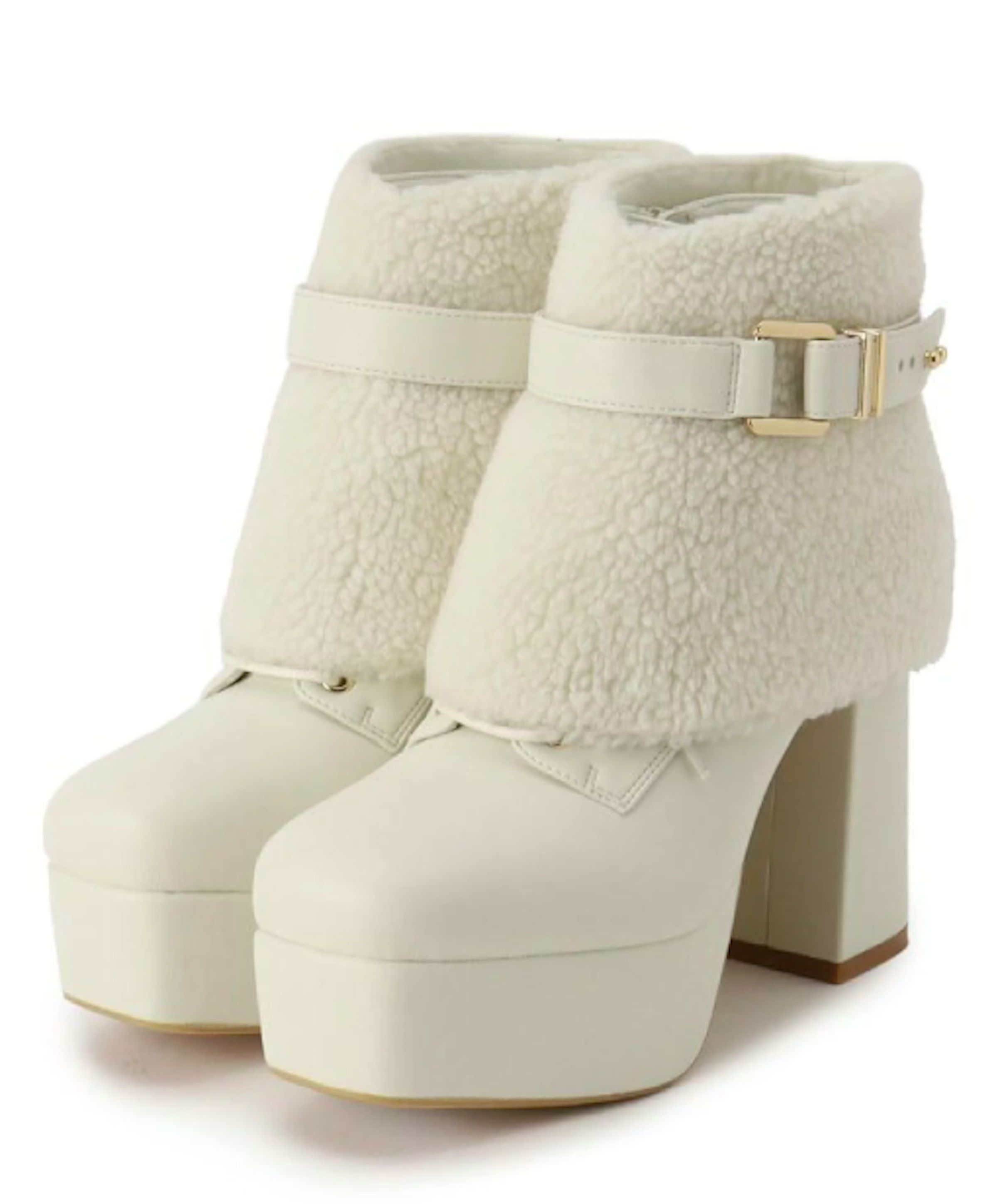 ラクして盛れるエスペランサの大人気厚底ブーツにボアがついた「ラク盛りショートブーツ」。大人気商品のひとつ