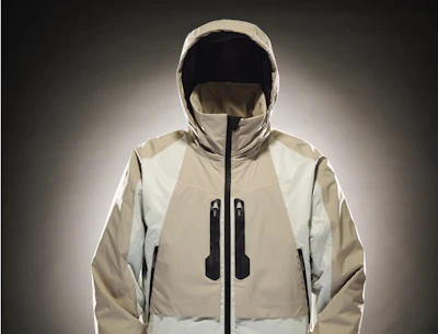 真冬のアクティブシーンには“β”が効く！ ワークマンの本気が垣間見える、軽くて蒸れないエックスシェルター断熱レインの正体