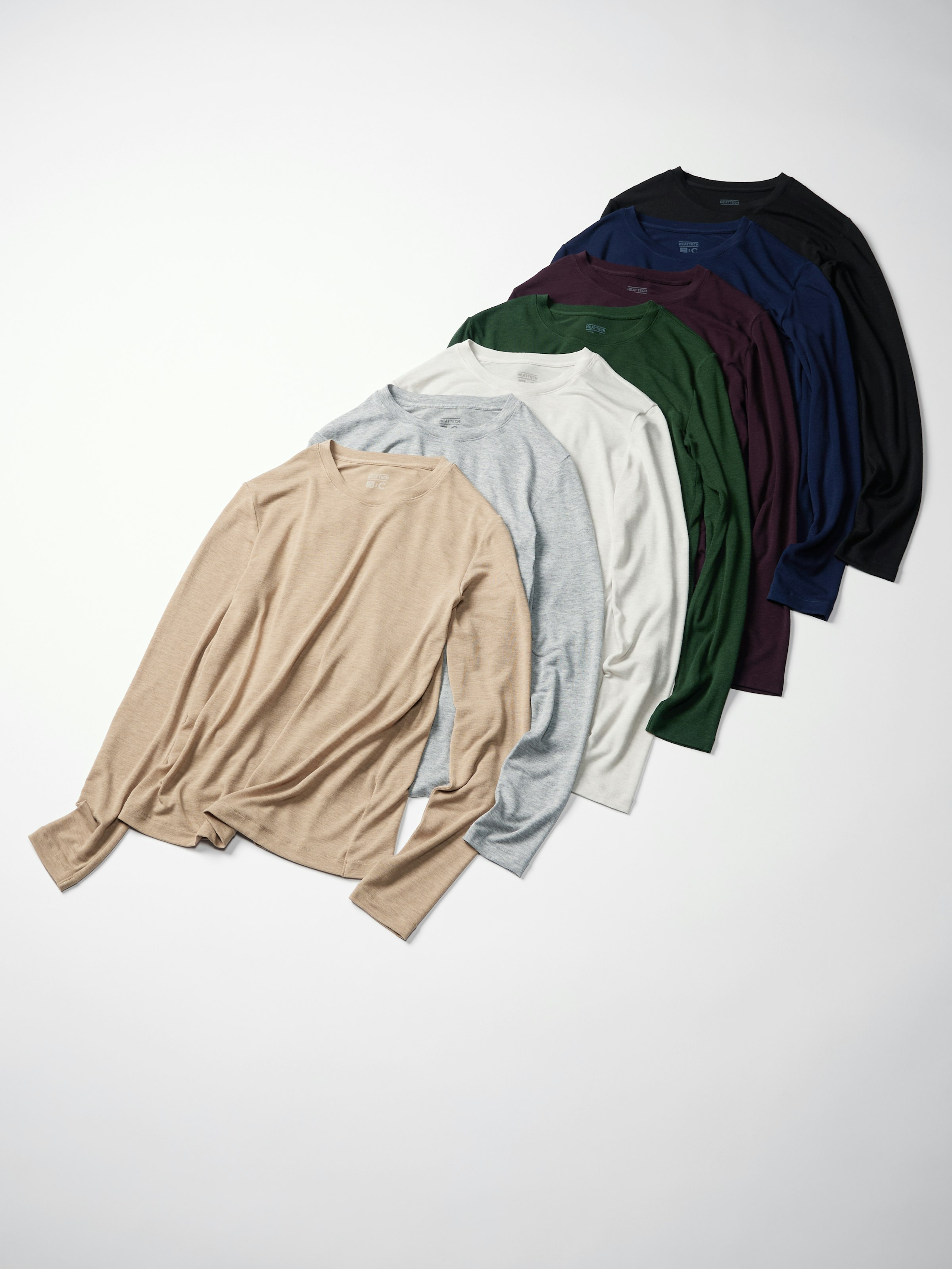 ウィメンズ用の「極暖ヒートテックカシミヤブレンドクルーネックT」各2,290円（税込）