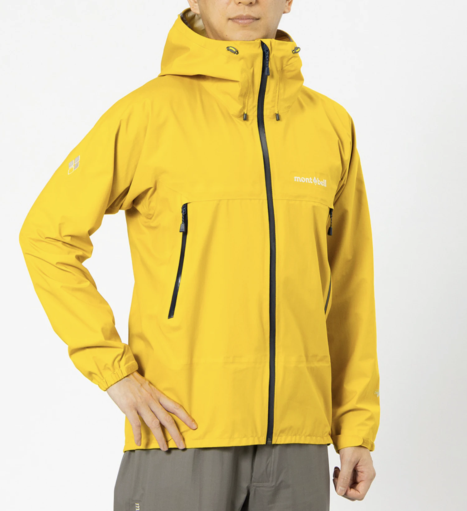 昨年登場した「ストームクルーザー ジャケット」はPFASフリー。裏地には60％が植物由来原料のナイロンが使用されている。全5色展開。各22,000円（税込）写真提供／モンベル