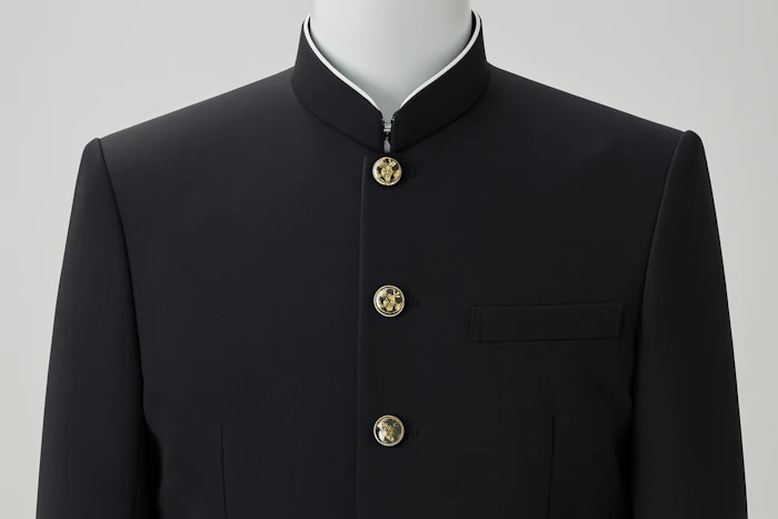 軍服から学生の機能的な日常着へ──詰襟学生服「学ラン」150年の進化史