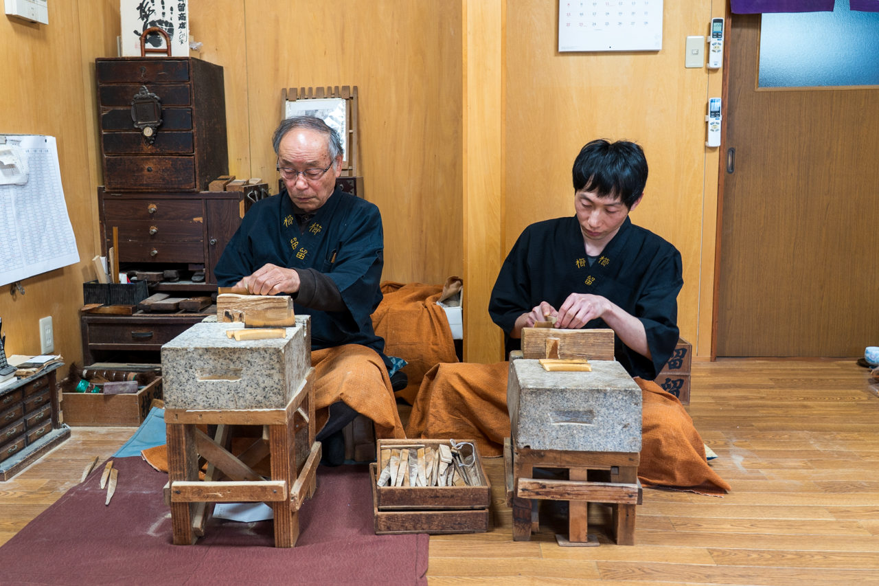 日本の伝統の髪型を支える櫛留商店、つげ櫛の歯に込められた職人の魔力