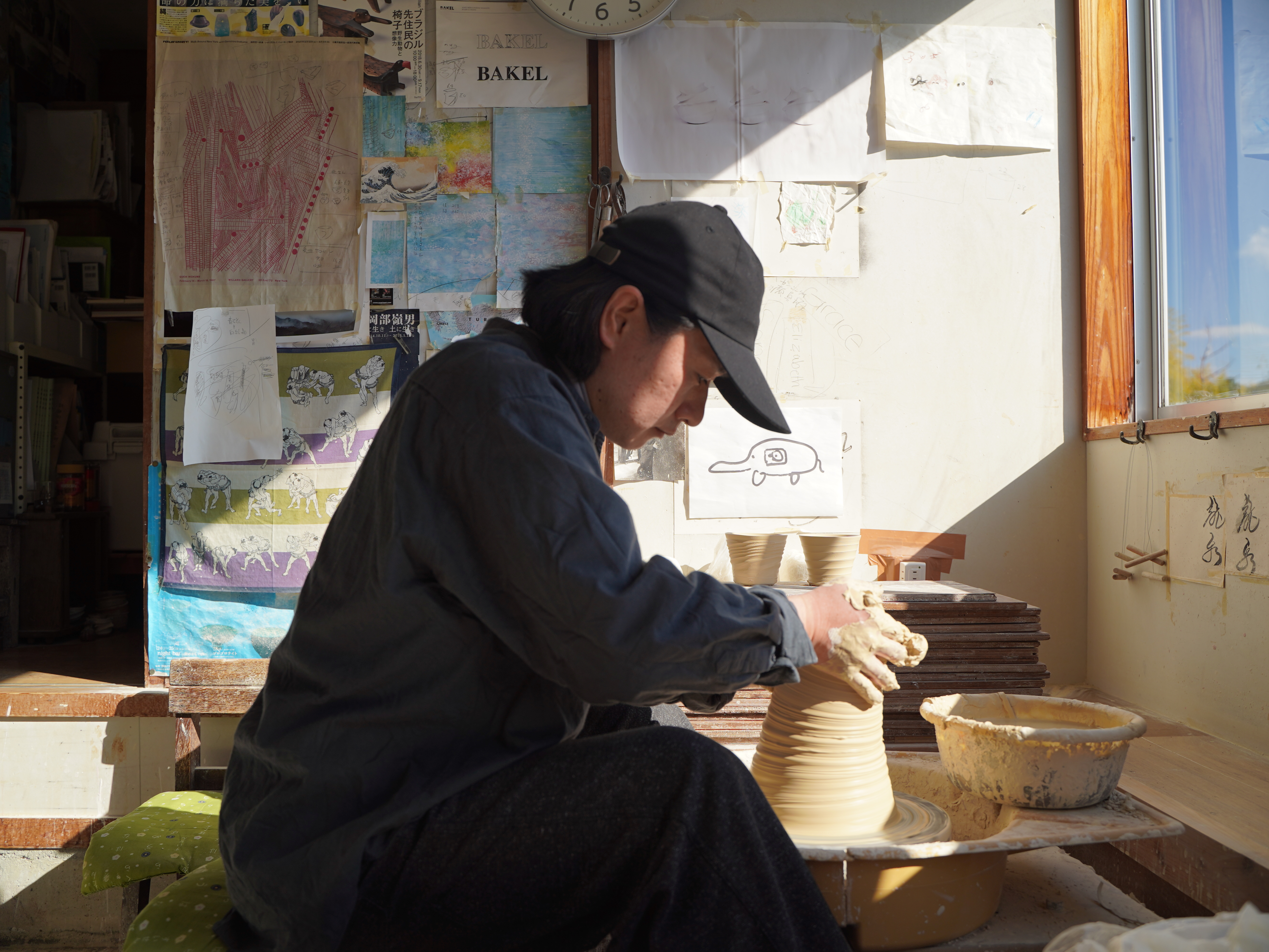 砥部焼 龍泉 青白磁花瓶 池田富士夫 日展入選 作家物 歴史ある職人の里で、誰も見たことのない「砥部焼」を生み出す龍泉窯