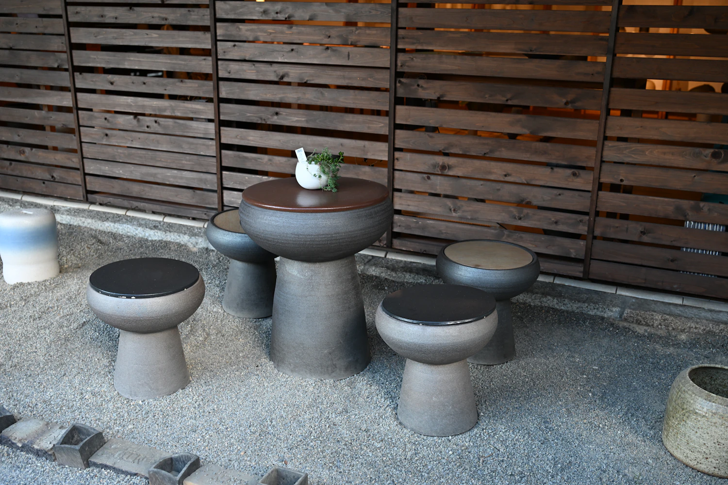 なぜこの地で焼き物は栄えたのか？　湖の記憶と文化が育んだ産地の秘密に迫る