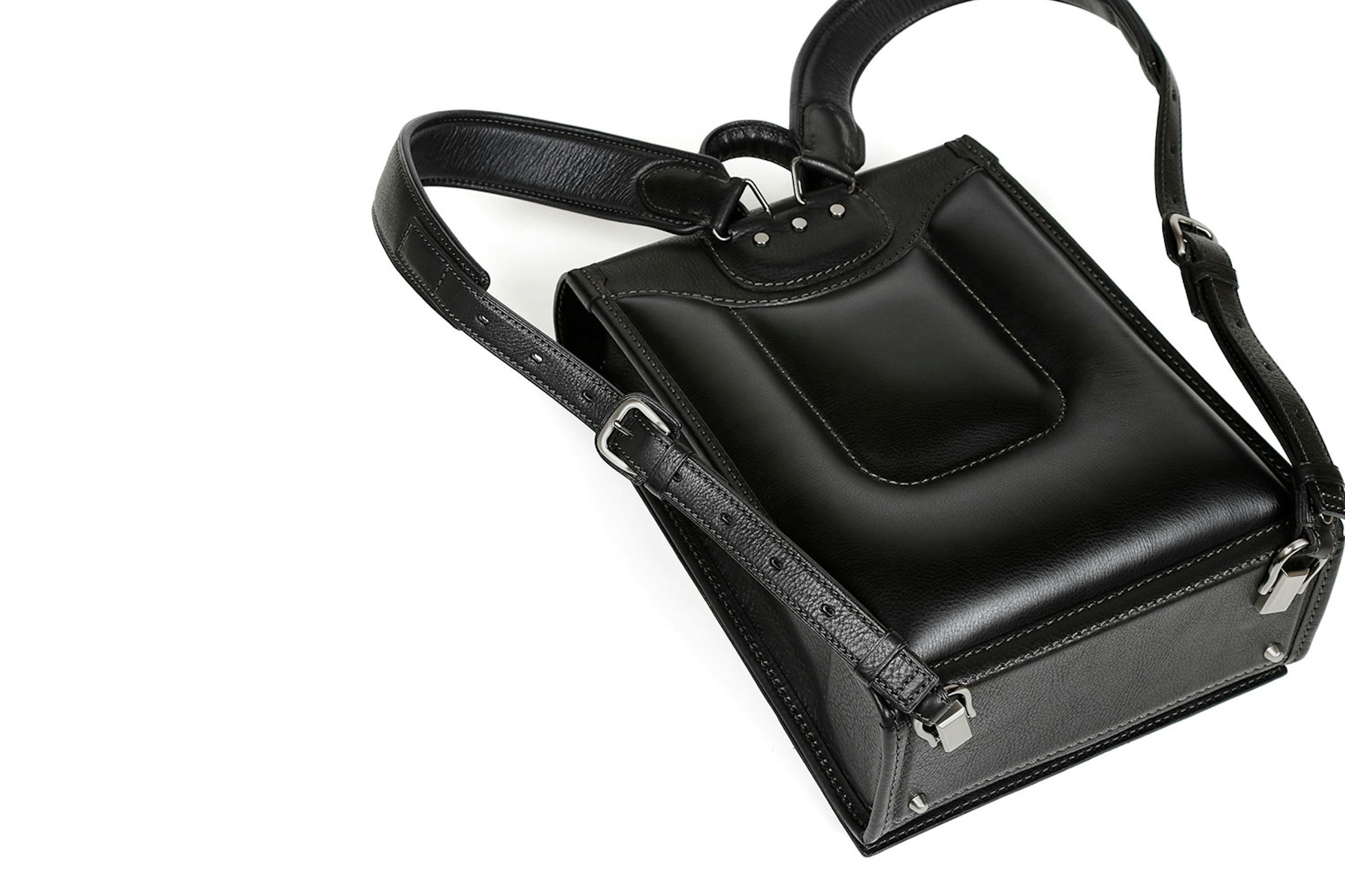 背負い心地が優しいランドセル特有の技術を活かした背面の仕様と連尺という肩ベルトの仕様