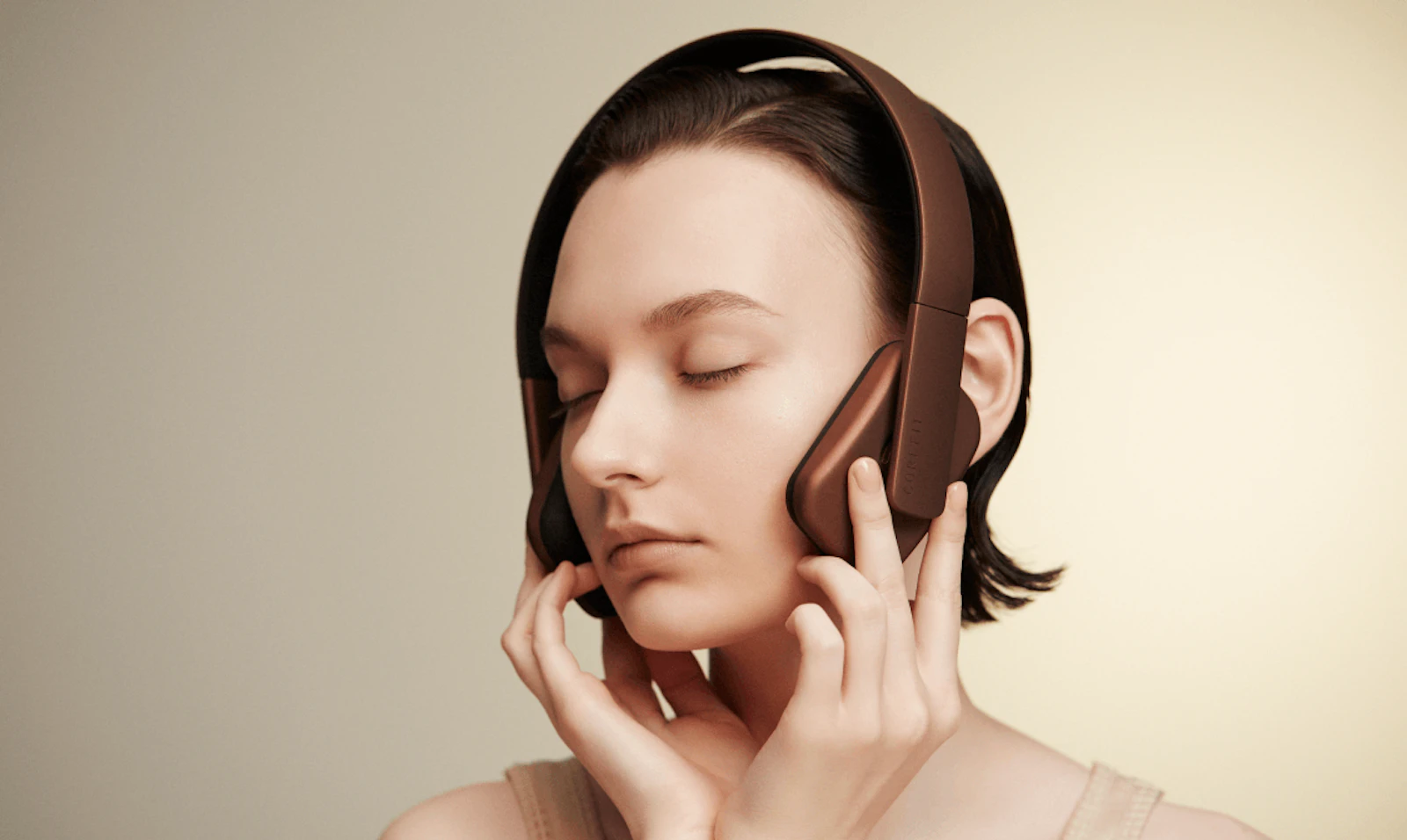 ヘッドフォン型ＥＭＳ美顔器■コアフィット■フェイスプレイヤー■2022年製？ 洗礼されたデザインと独自開発の複合波を搭載：ヘッドフォン型EMS美顔