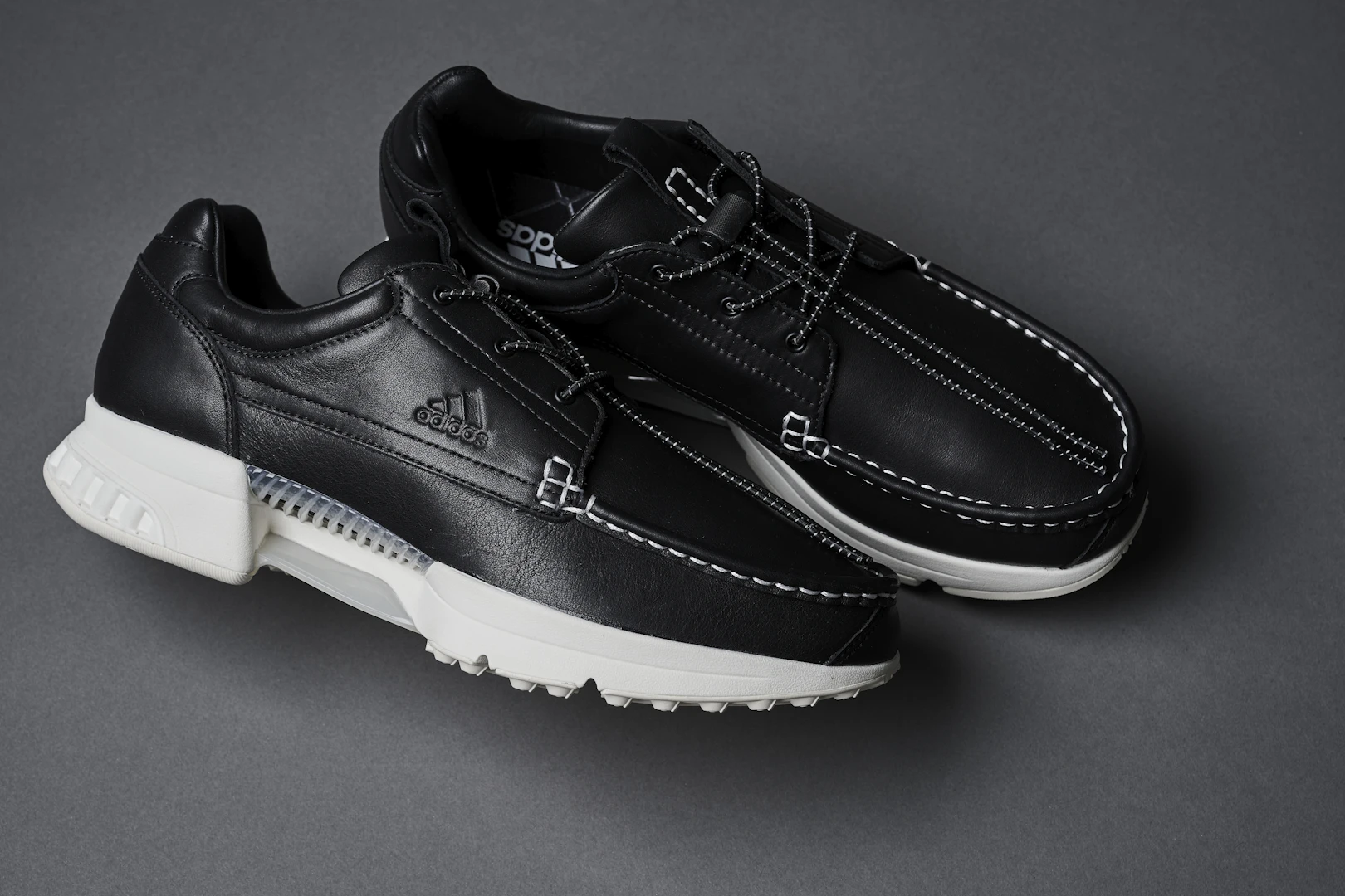 通気性抜群な洗練されたボートモカシン 「adidas Originals