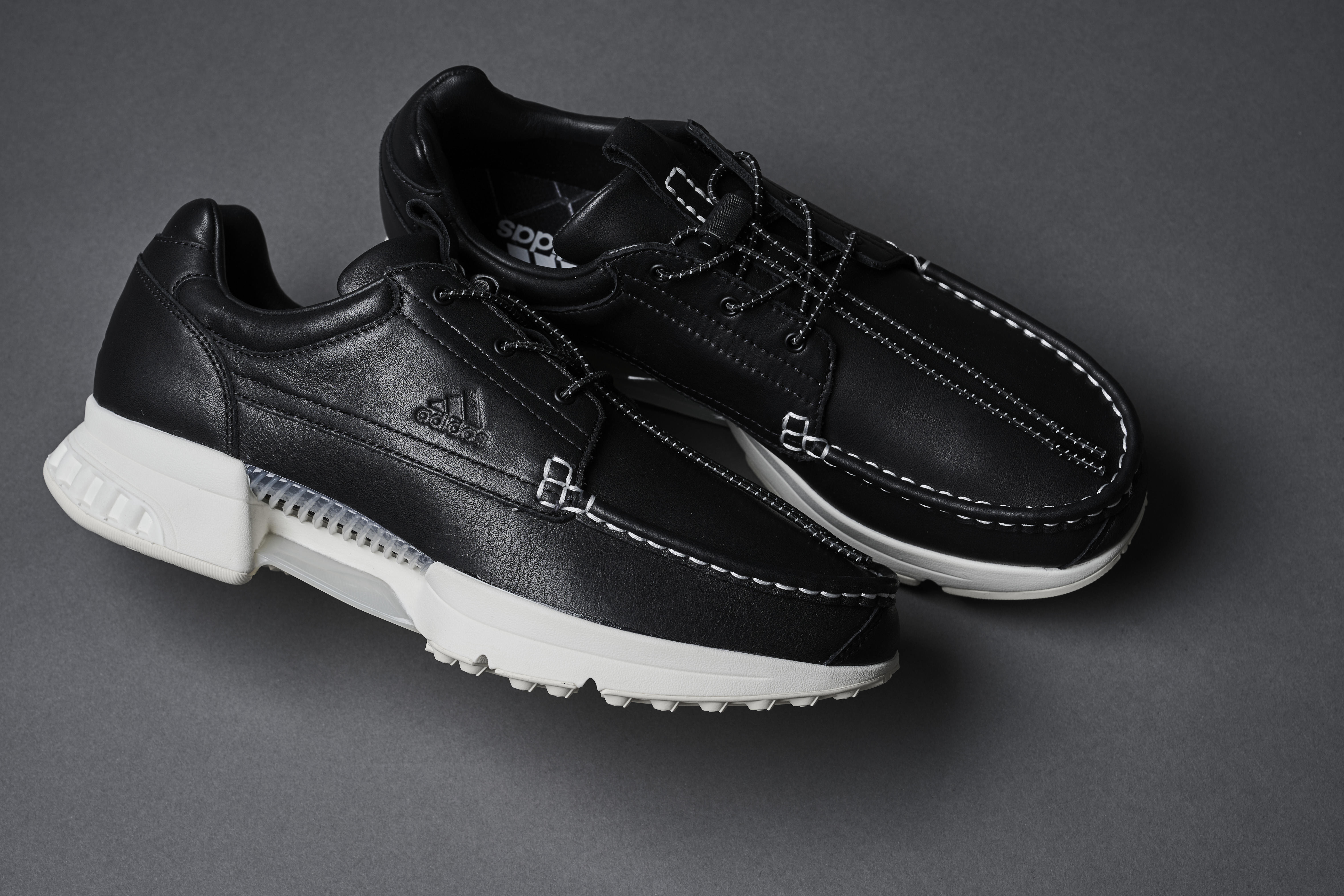 adidasの昔のミシガンモデルだった気がします 通気性抜群な洗練されたボートモカシン 「adidas Originals