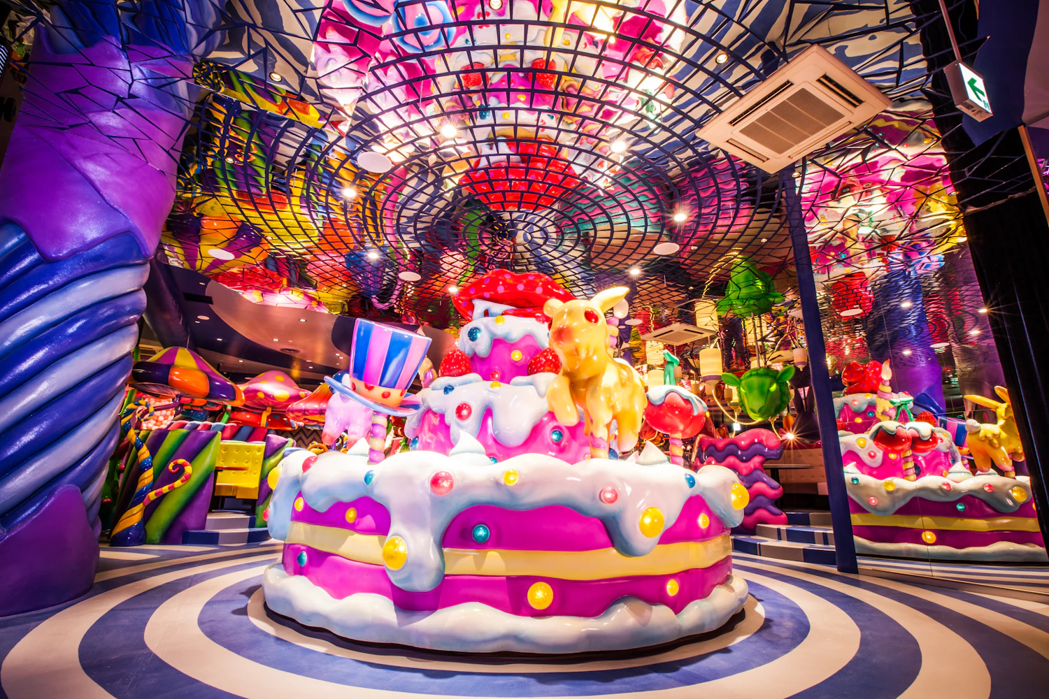 Tokyo, Harajuku: a city that embodies the amalgamation of global fashion and culture, generating original culture, with the entertainment restaurant "KAWAII MONSTER CAFE"