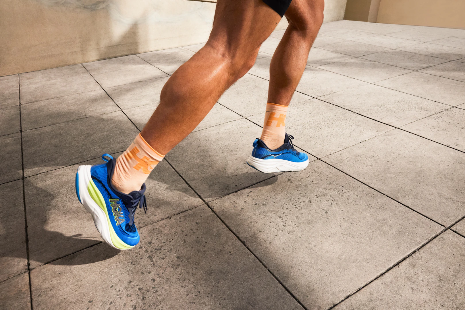HOKAから新コンセプトのロードモデルが登場 「スカイフロー」は一体 
