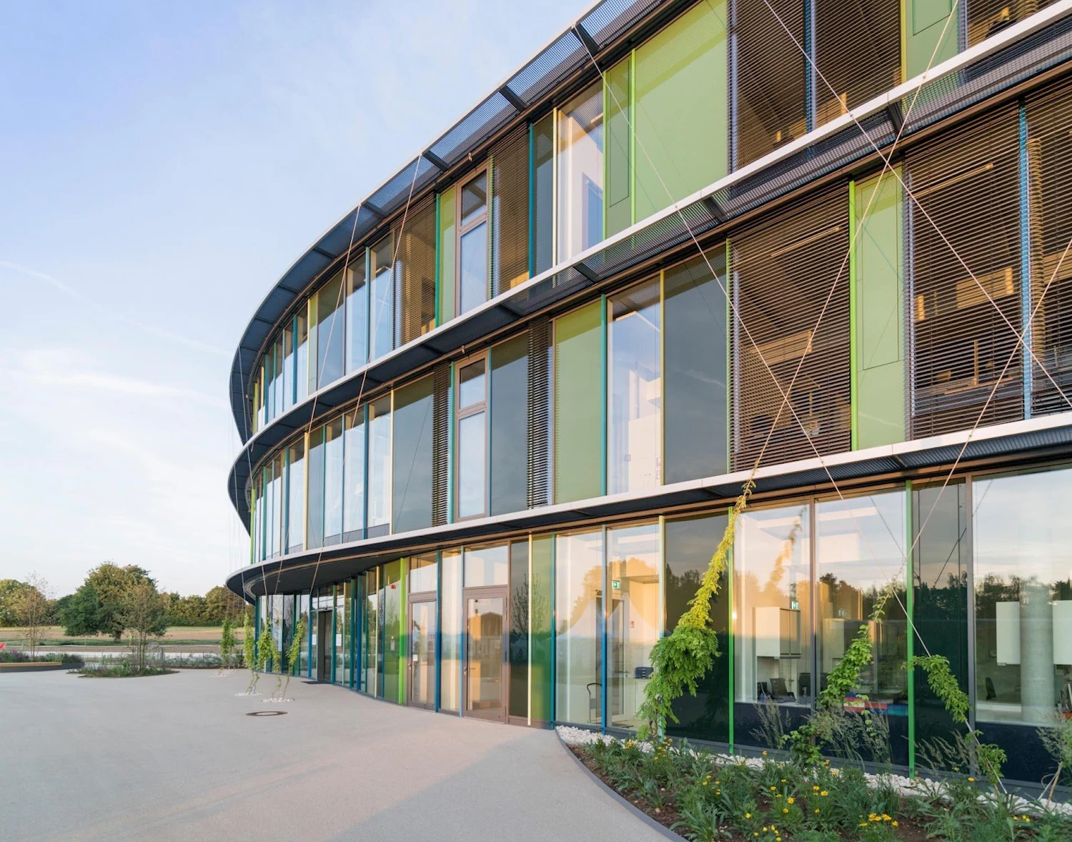 自然とともに健康を目指すWALA社の新社屋