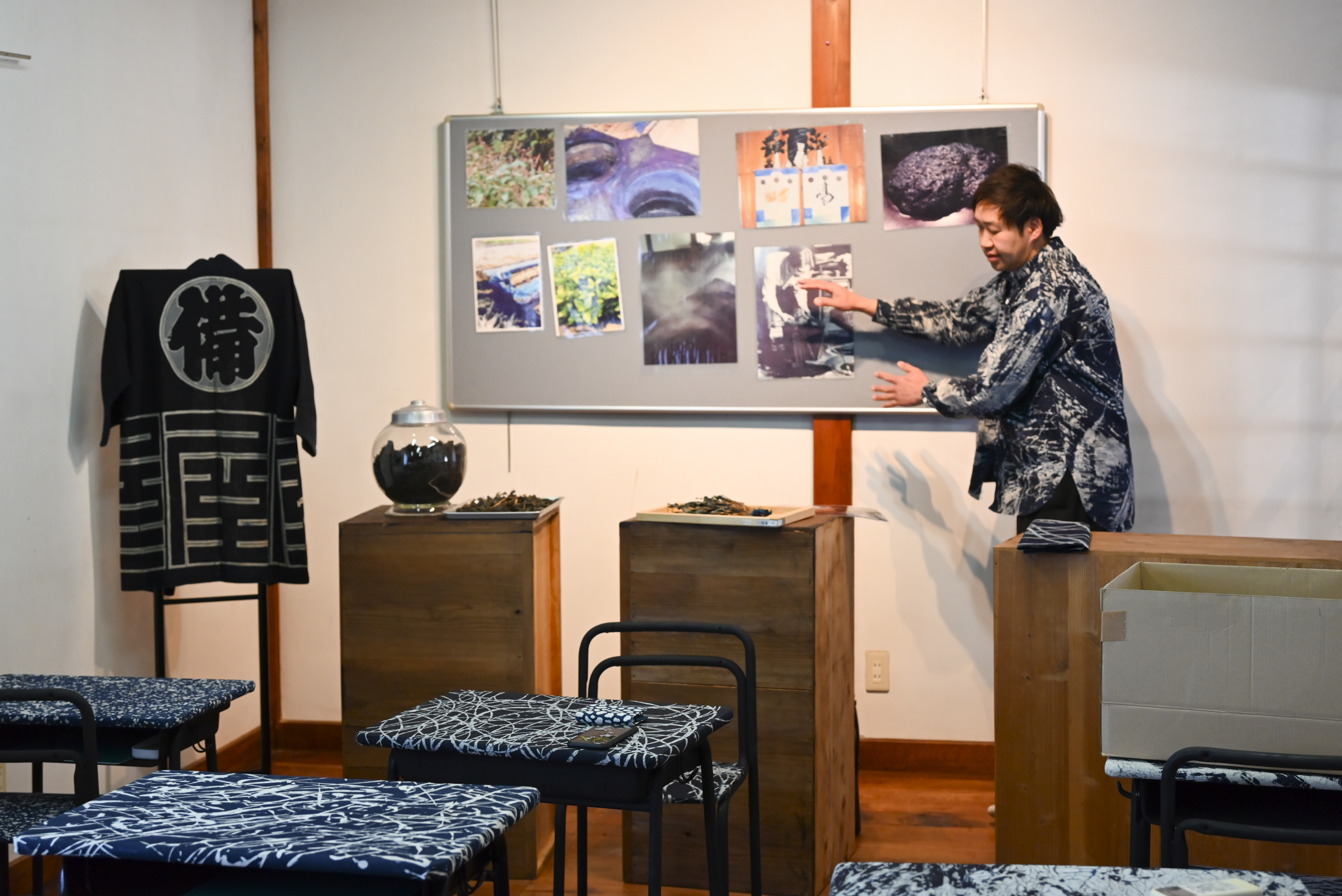 型を守り、型を破る——黒羽藍染紺屋8代目という在り方 | Artisan