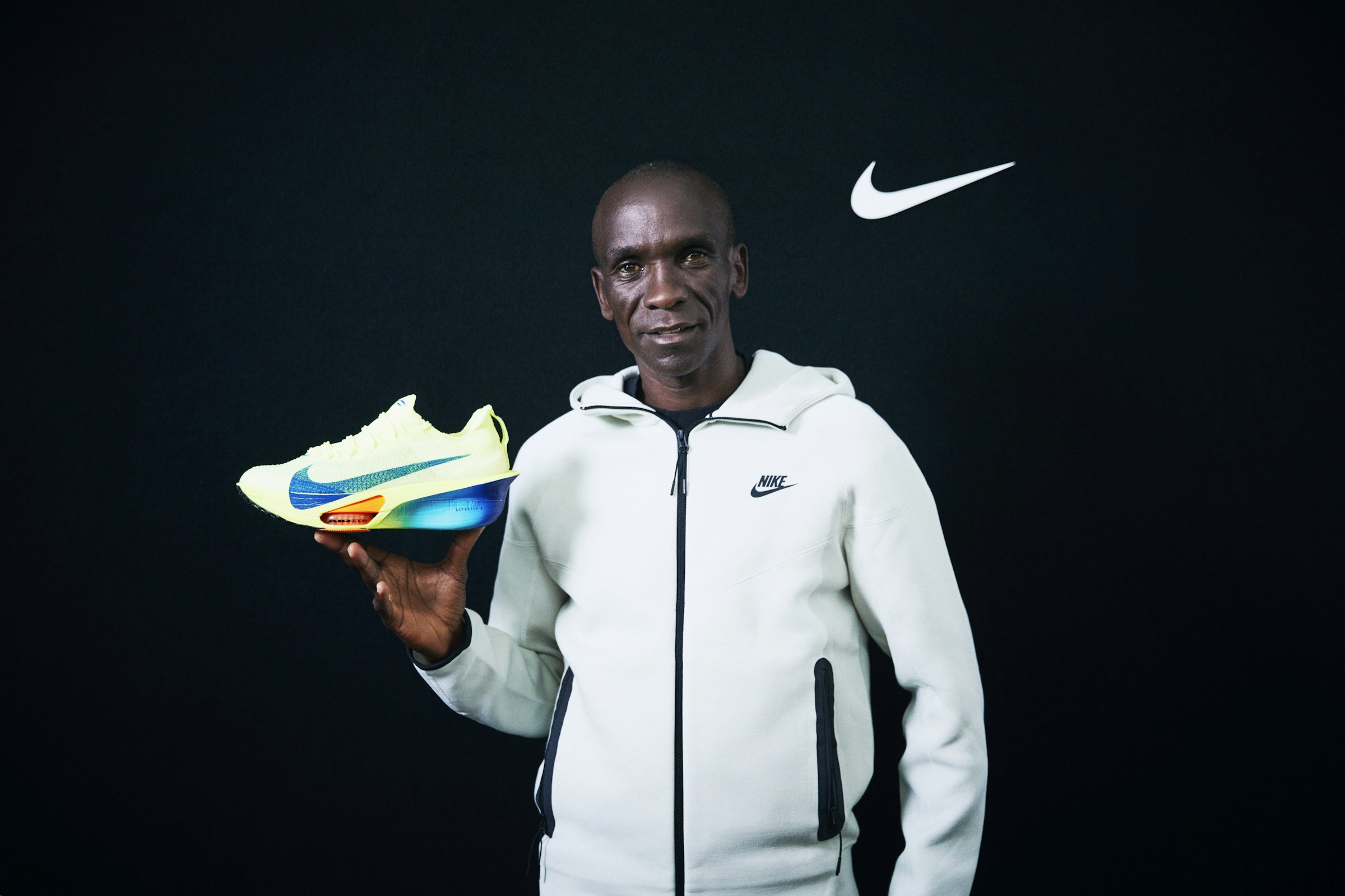 Kipchoge, who likes the new colorings of the 'AlphaFly 3'