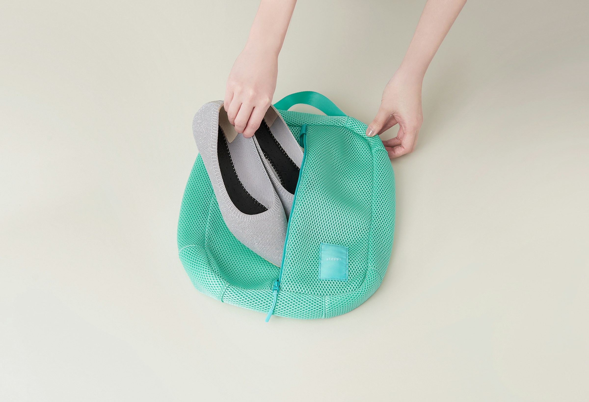 専用ネットに入れて洗えばより安心。「ランドリーショッパー」1,290円（税込）