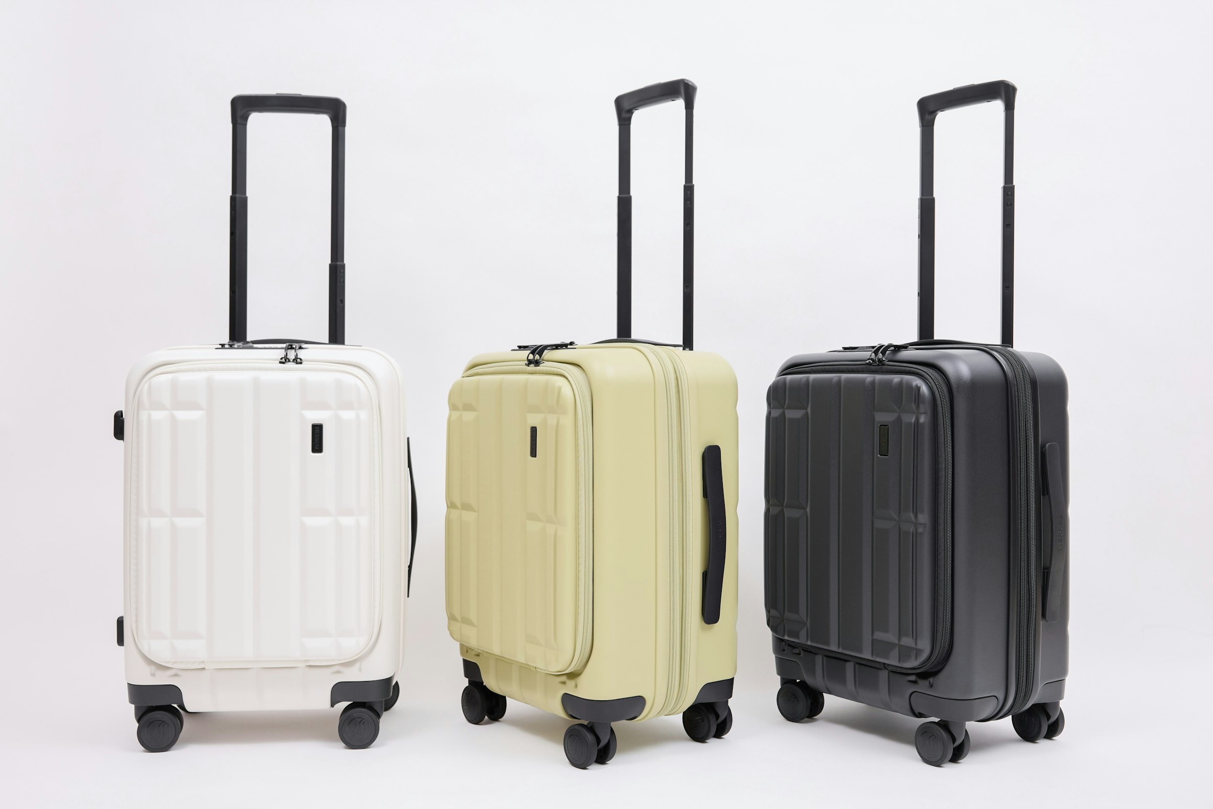 「TORERU2.0」Sサイズ：W35.5 × H50.5 × D25cm（機内持ち込み可）、容量：約35L→41L（拡張後サイズ）重量：3.5kg 21,780円（税込）