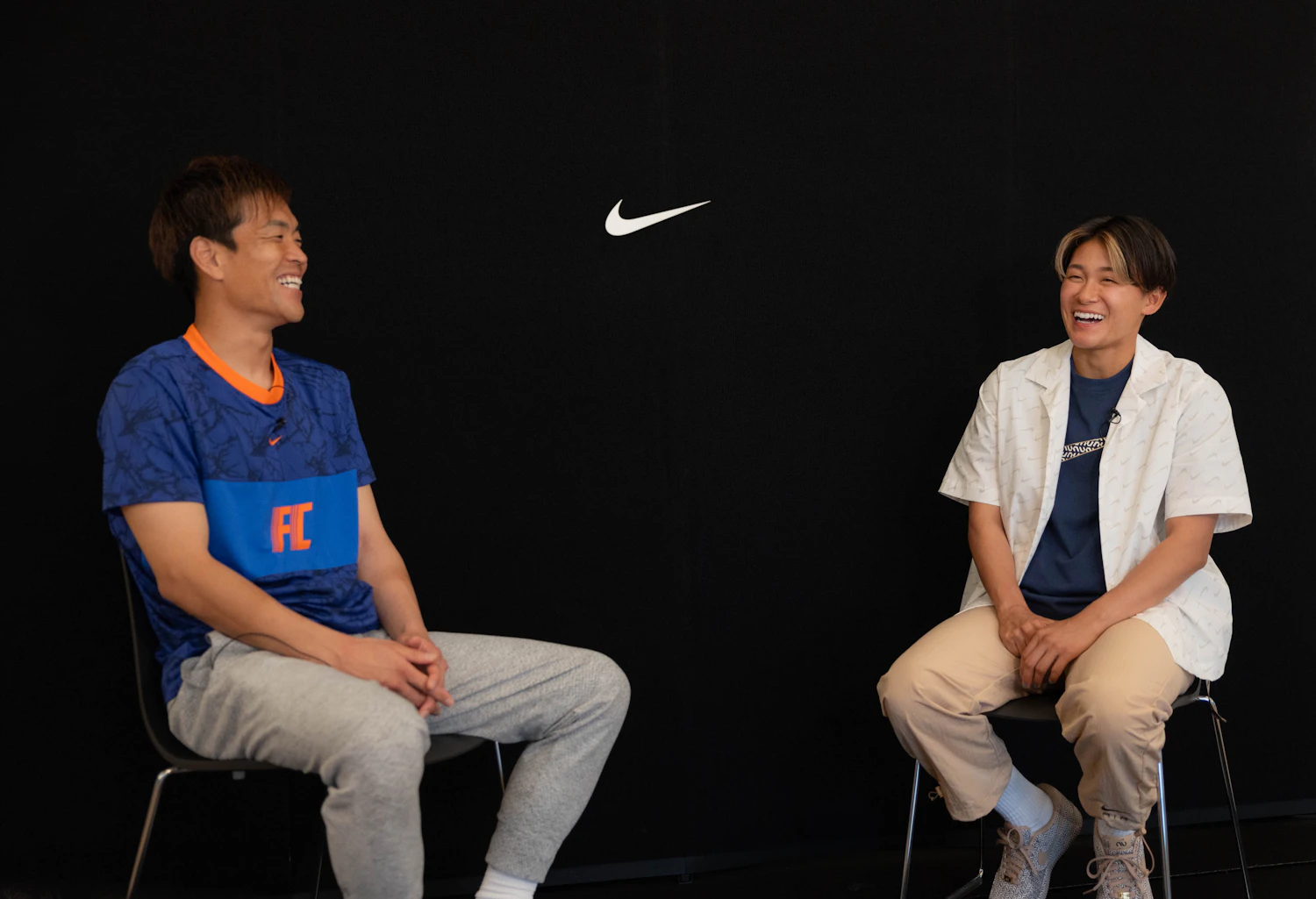 日本を代表するゴールキーパー2人による対談。左：西川周作選手、右：山下杏也加選手