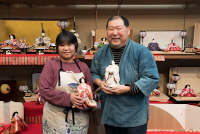 右から加藤 高明(かとう たかあき)、 加藤 真由美(かとう まゆみ)