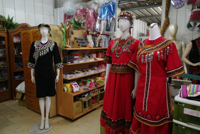 【リレーコラム】都市で「民族衣装」を着ることによる巡り合い――台湾原住民アーリンリンの工房を事例に（益田喜和子）